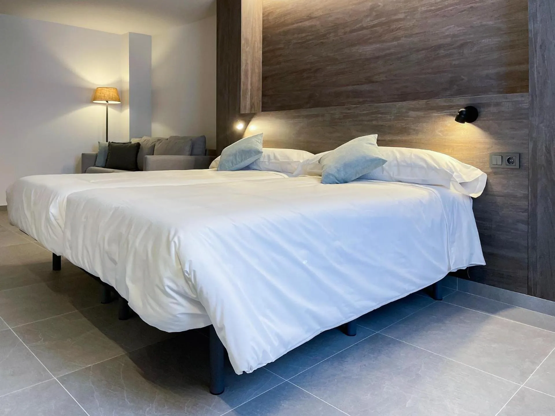 Bed in Hotel Quatre Llunes