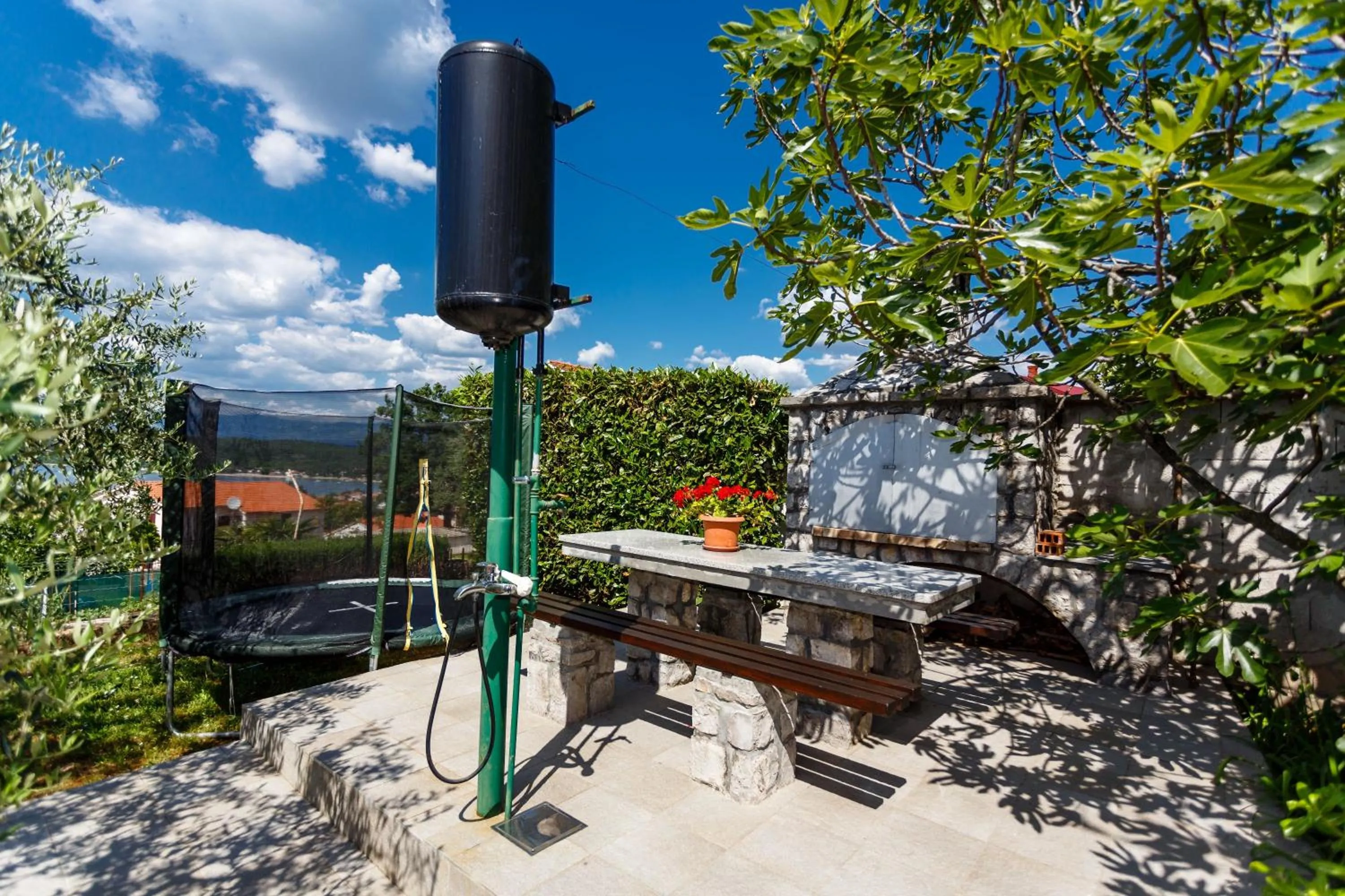 Garden in Apartment Karabaic by El-Pi Tours