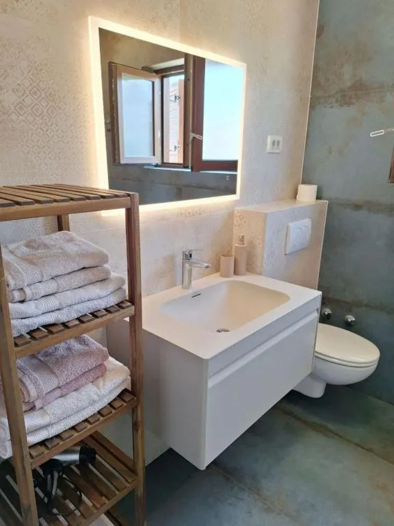 Bathroom, Bed in Apartment Karabaic by El-Pi Tours