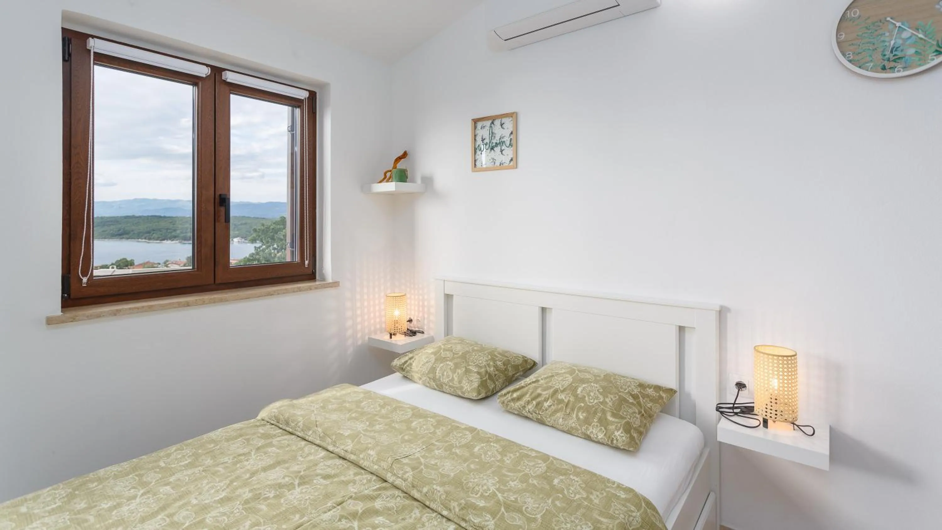 Bed in Apartment Karabaic by El-Pi Tours