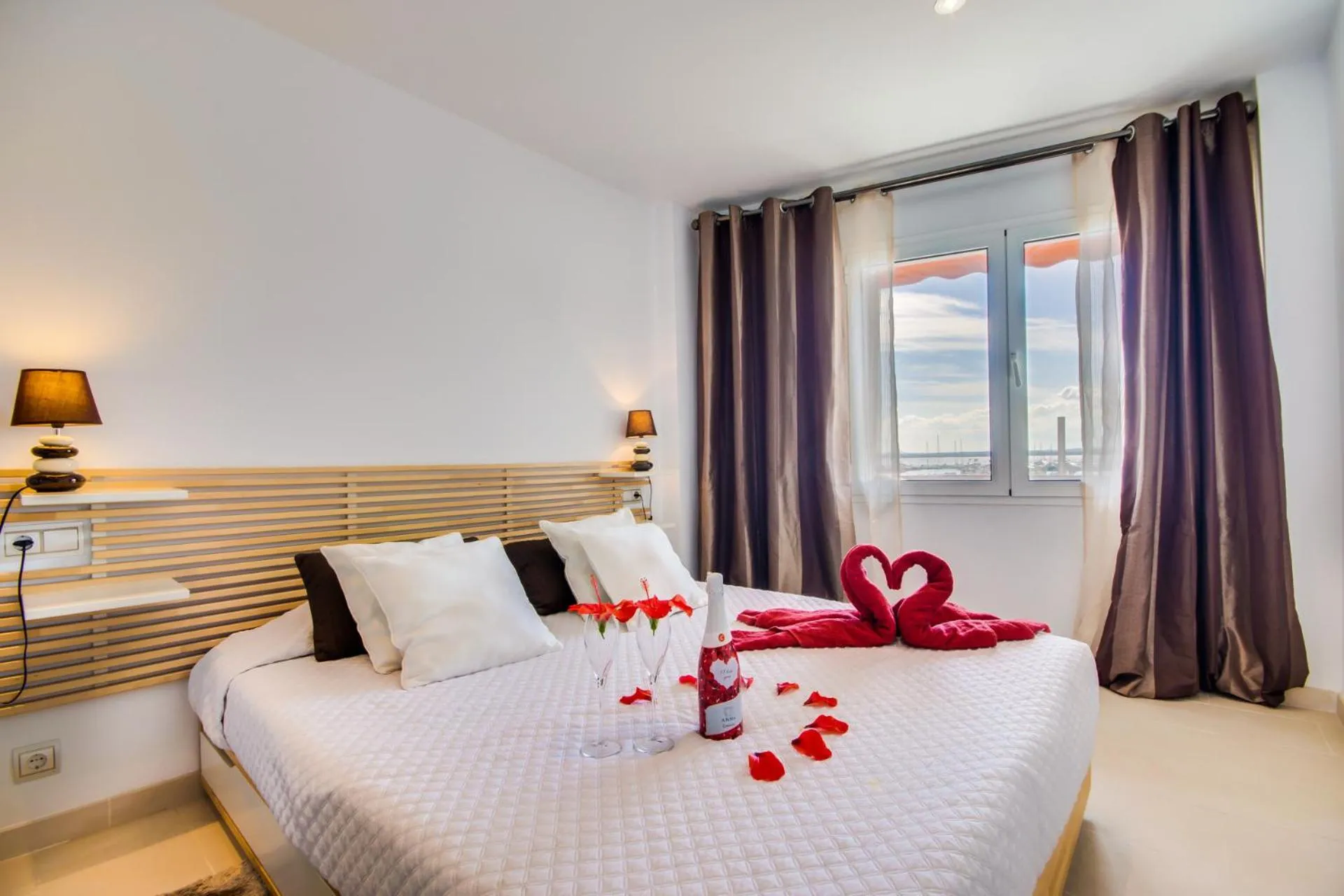 Bed in Ideal Property Mallorca - Blue Palm Beach