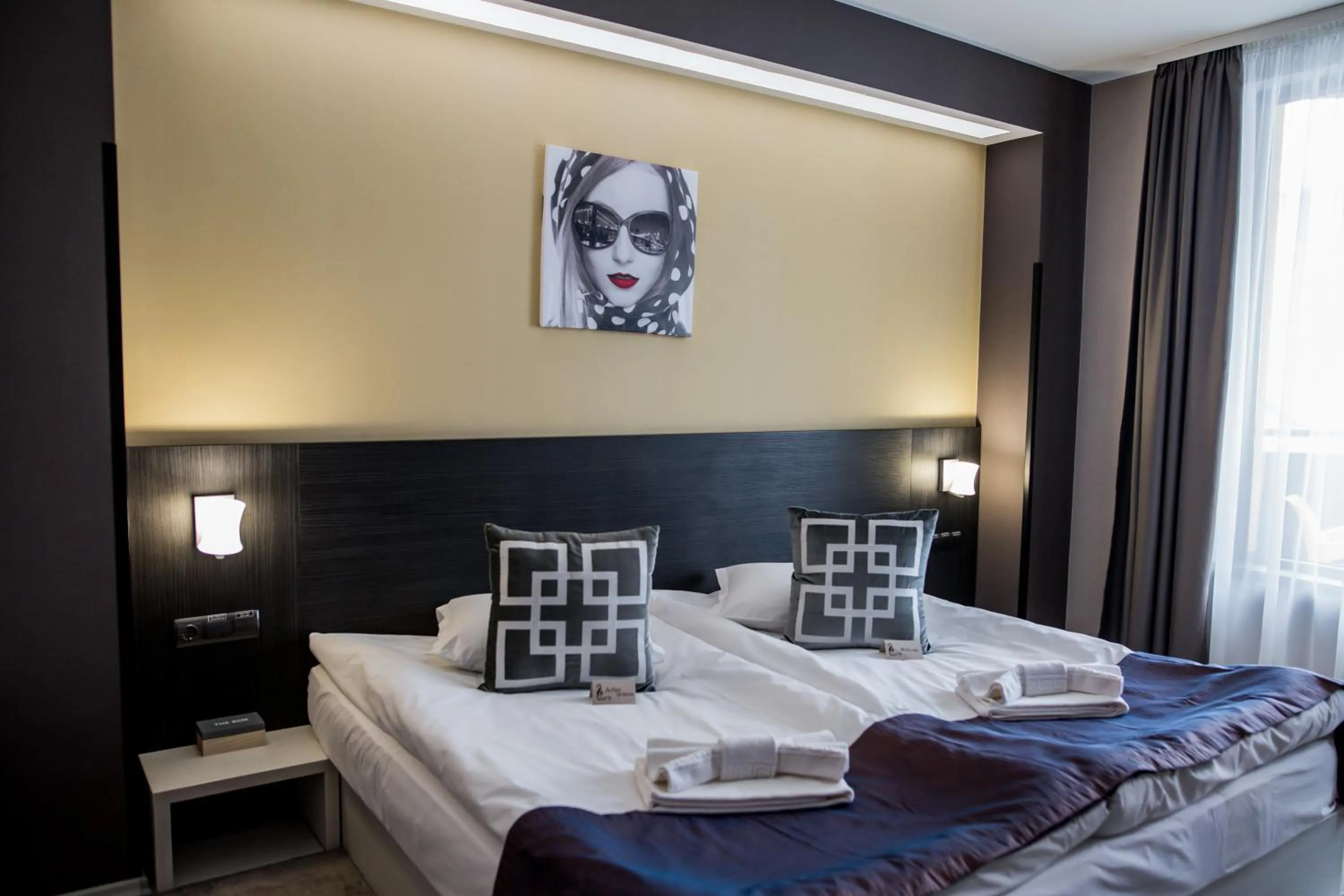 Photo of the whole room, Bed in Hotel Idol