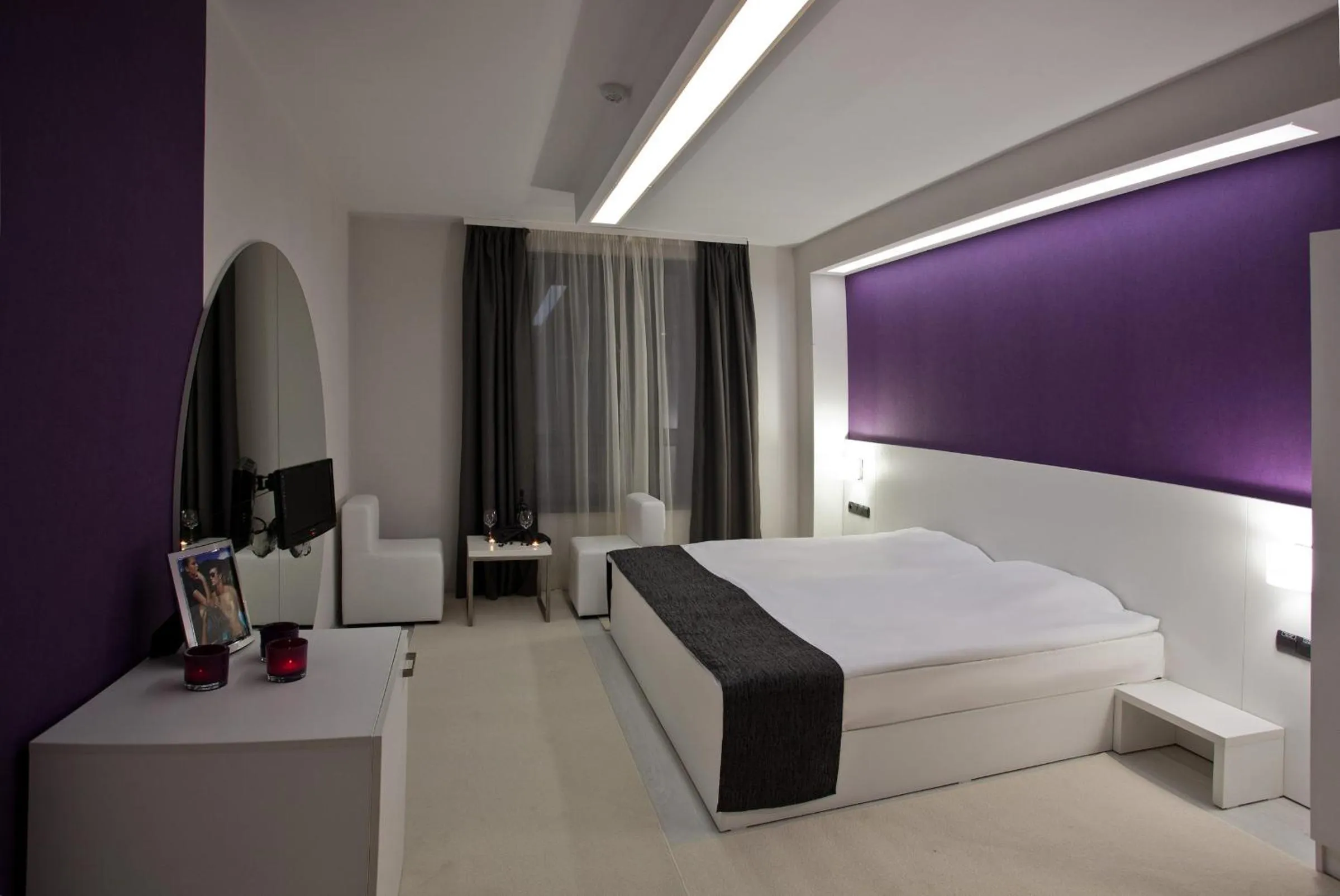 Bedroom, Bed in Hotel Idol