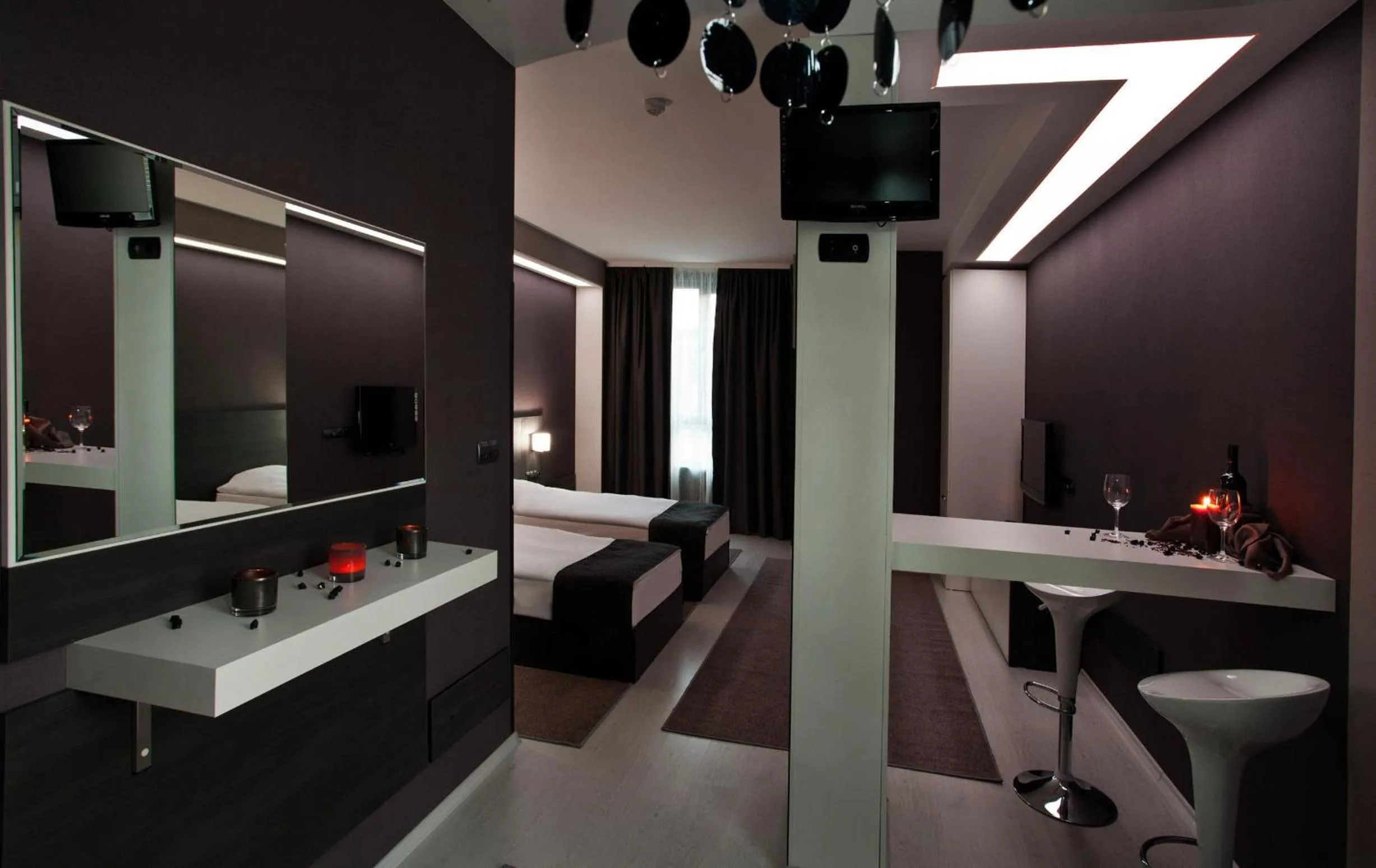 Shower in Hotel Idol