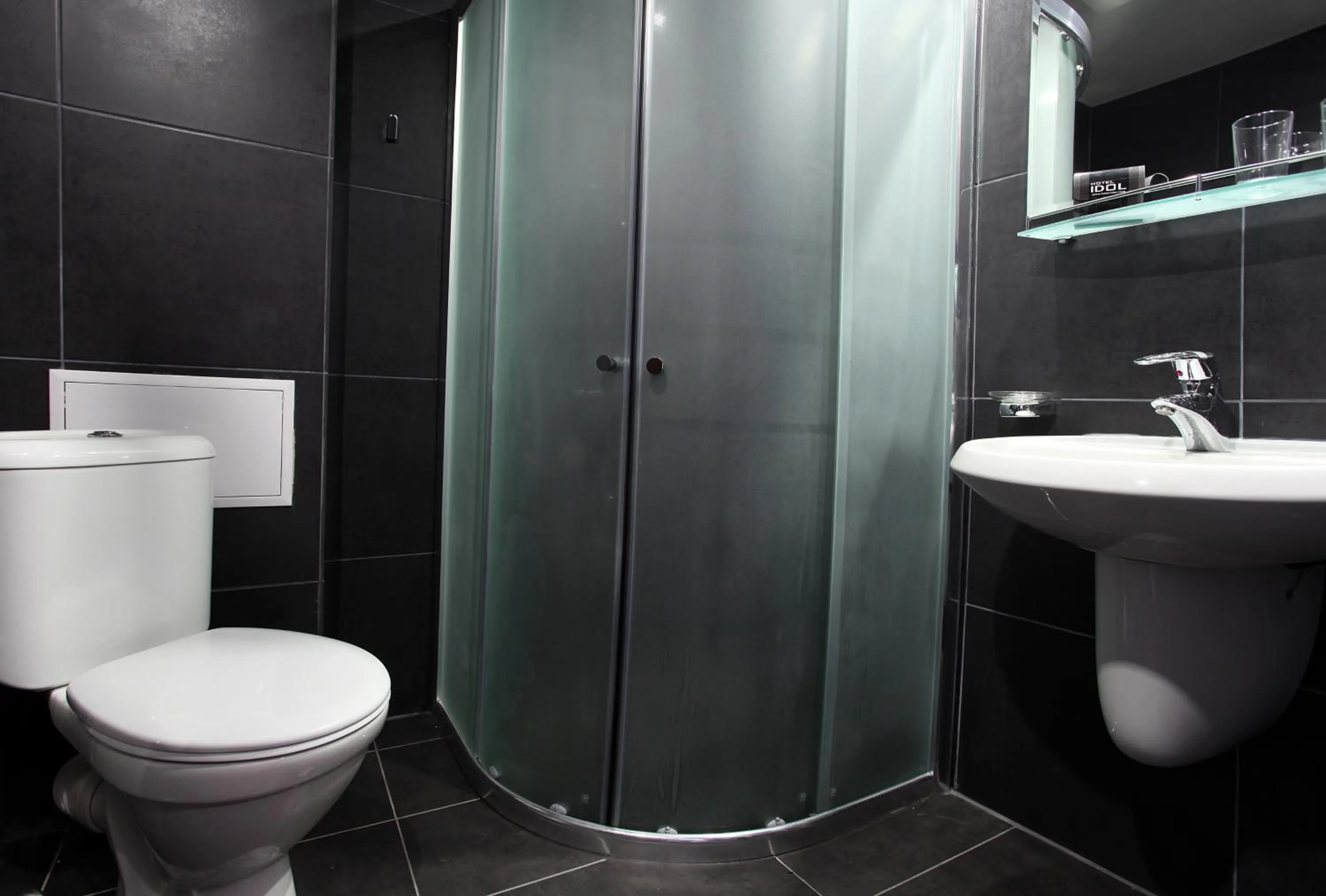 Shower in Hotel Idol