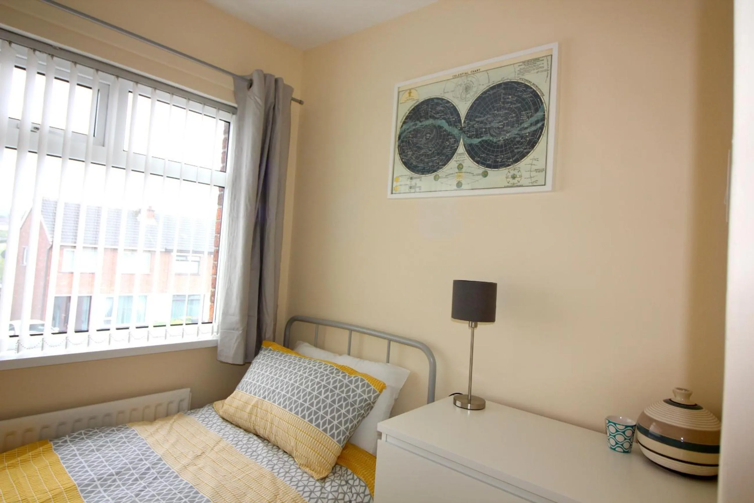 Bedroom, Bed in Carwood House