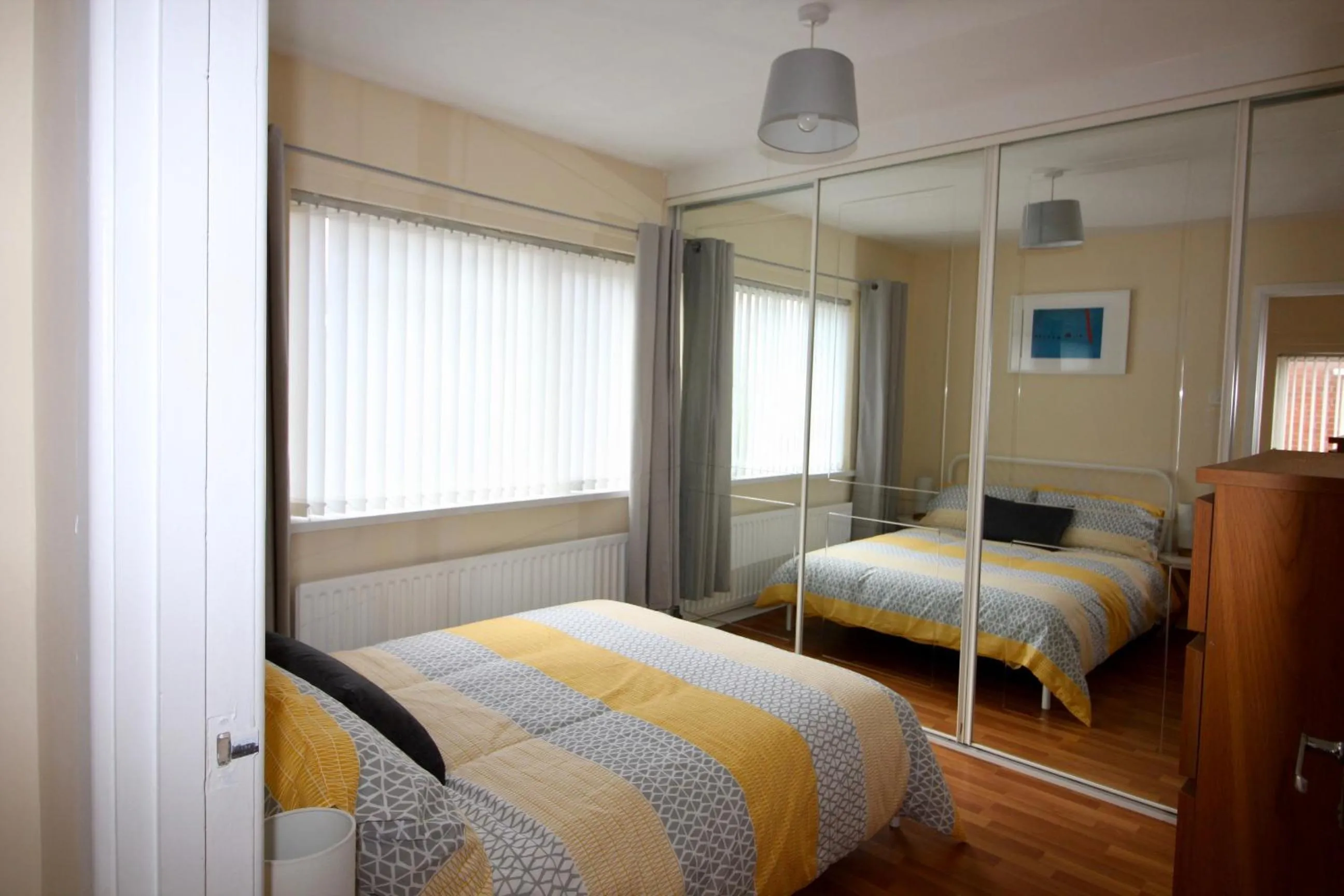 Bedroom, Bed in Carwood House