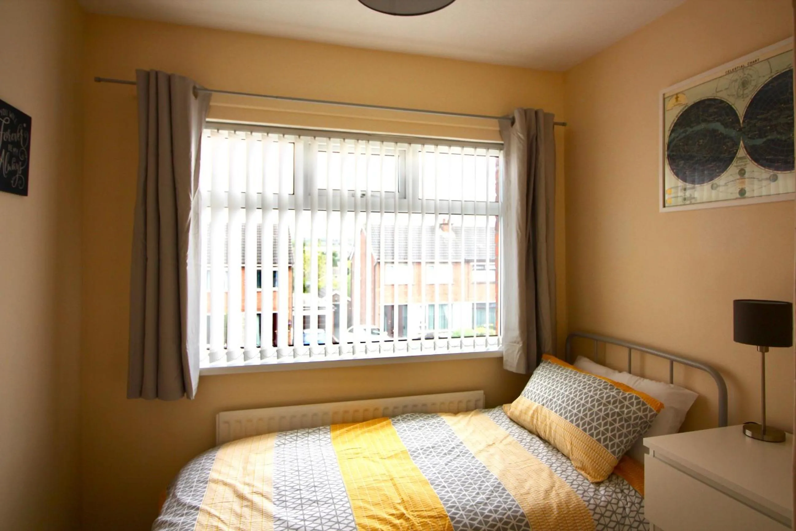 Bedroom, Bed in Carwood House