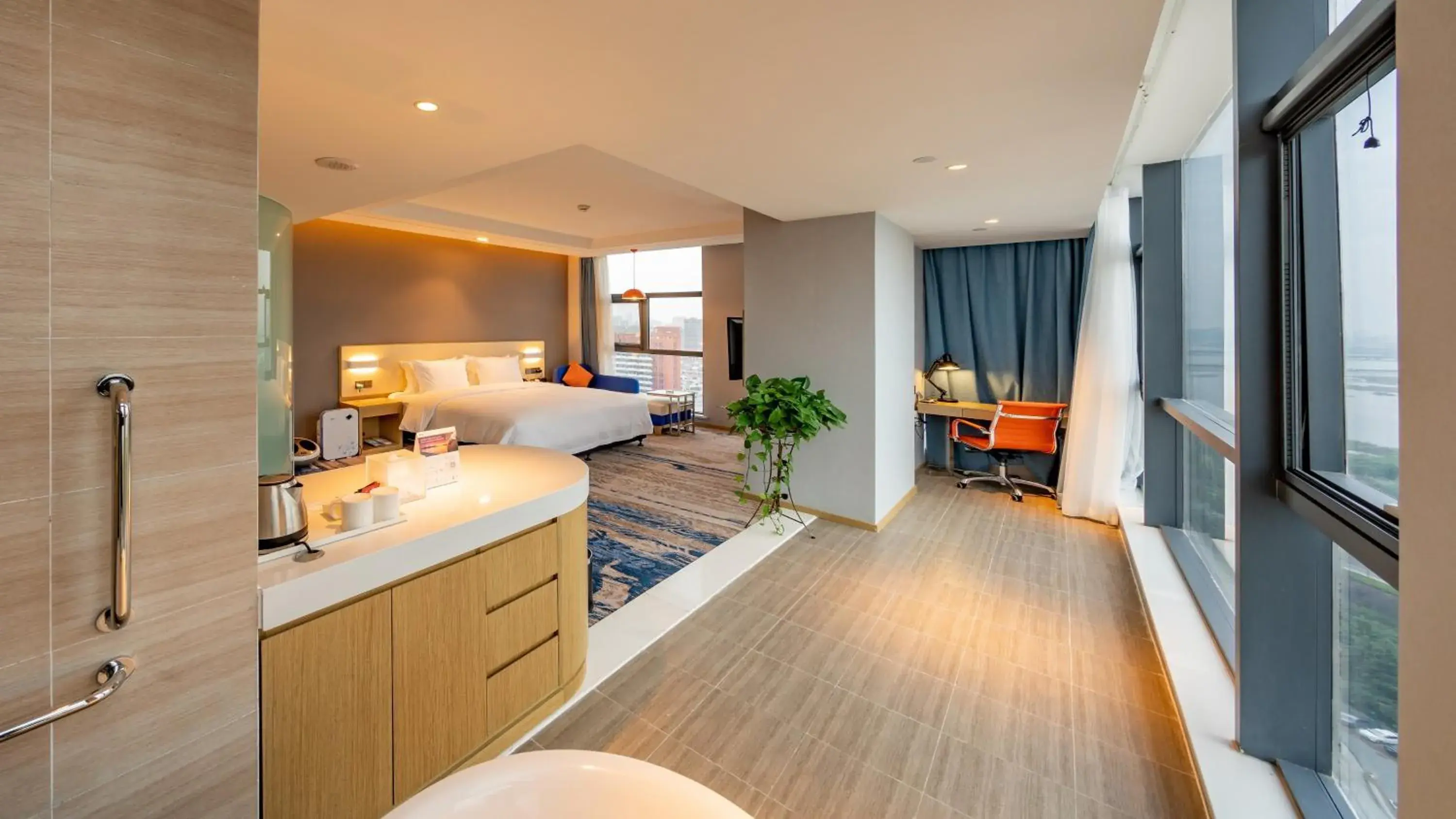 Photo of the whole room, Bed in Holiday Inn Express Linyi Riverside by IHG Photo of the whole room, Bed in Holiday Inn Express Linyi Riverside by IHG