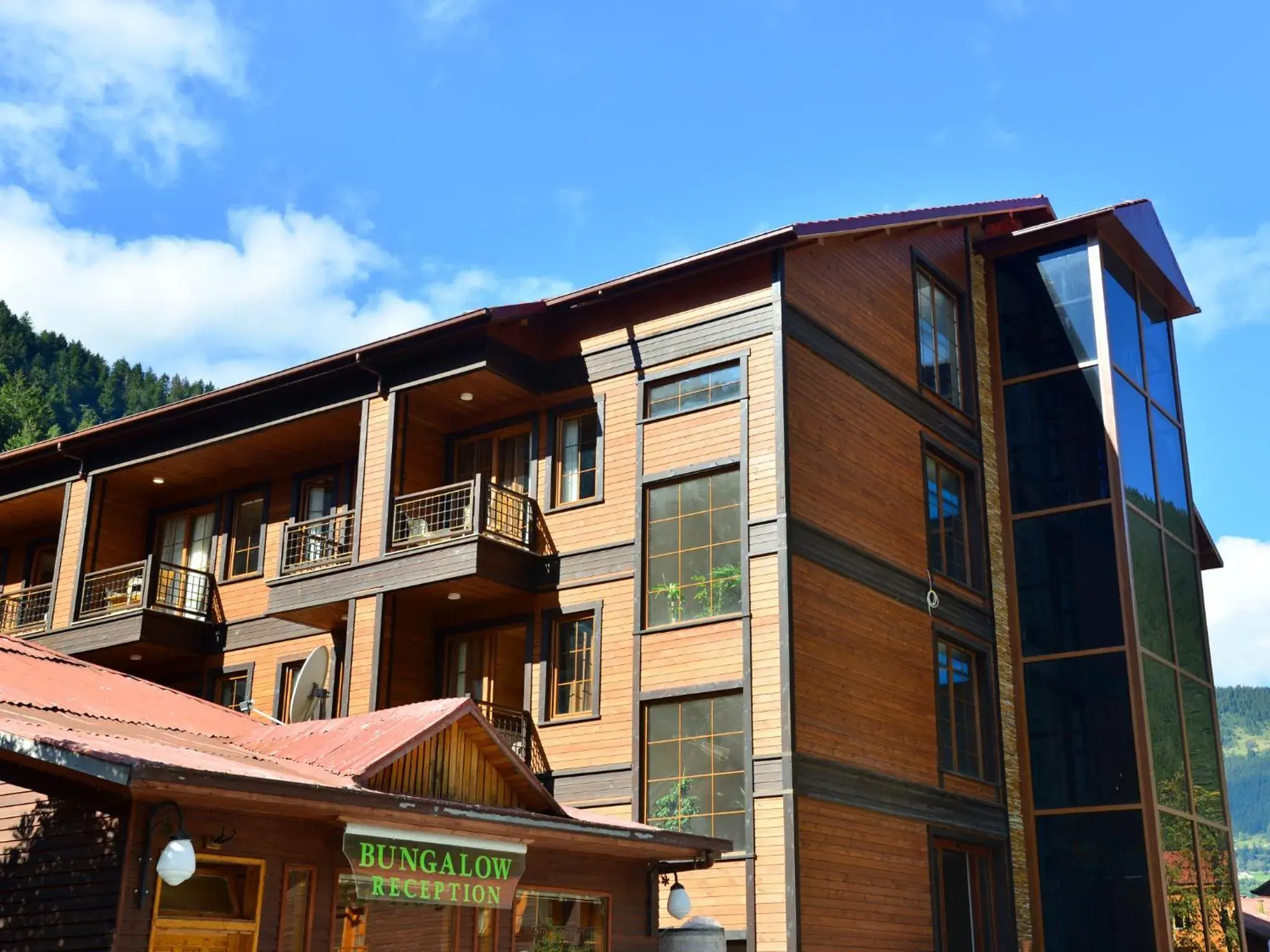 Facade/entrance in Inanlar Deluxe Hotel & Bungalow Facade/entrance in Inanlar Deluxe Hotel & Bungalow