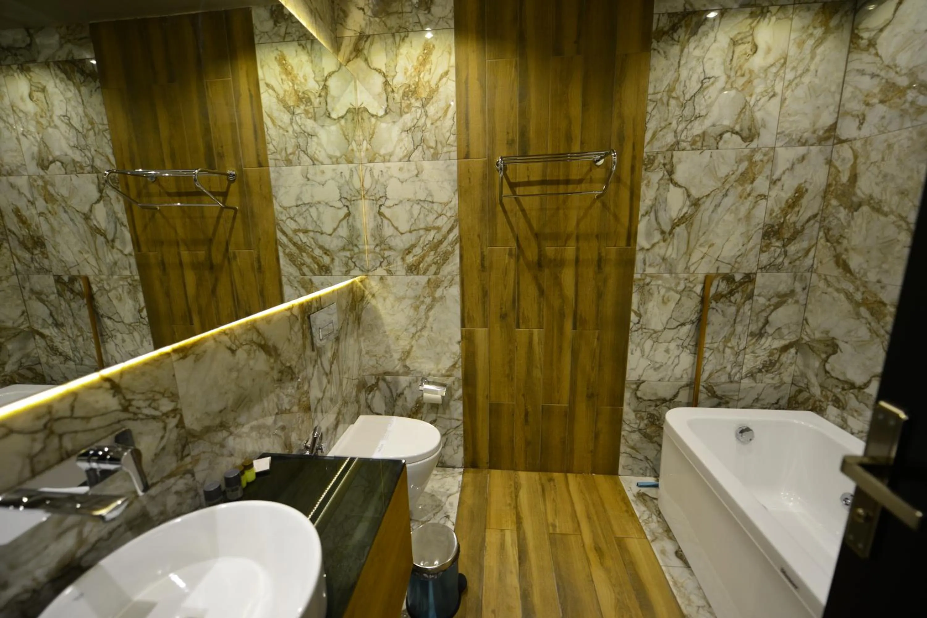 Shower in Inanlar Deluxe Hotel & Bungalow