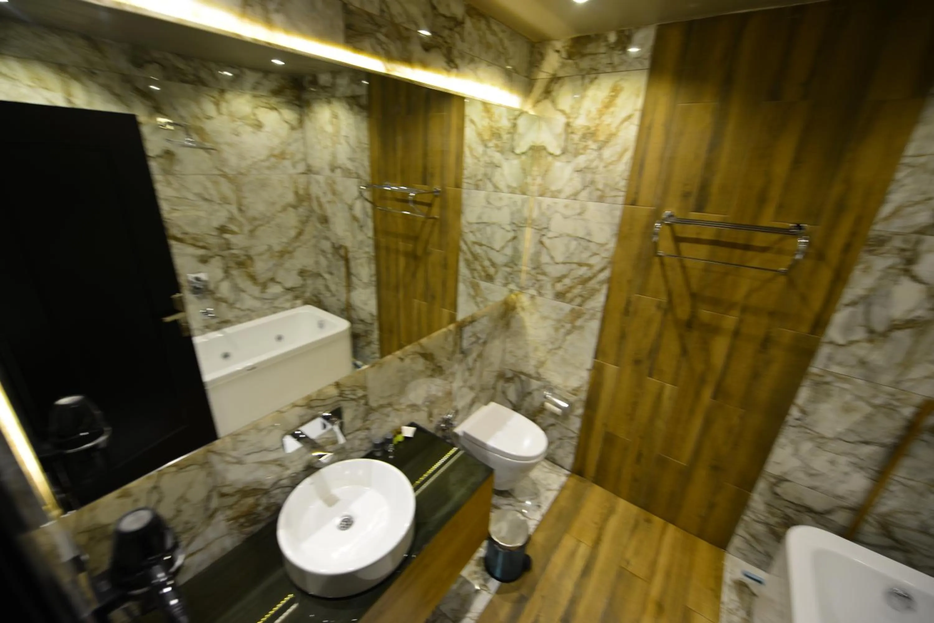 Shower in Inanlar Deluxe Hotel & Bungalow