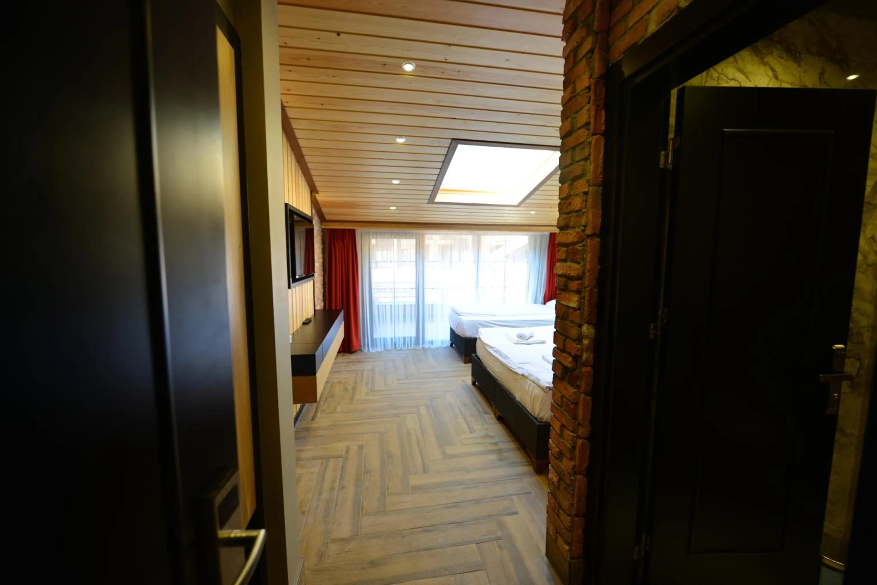 wardrobe in Inanlar Deluxe Hotel & Bungalow