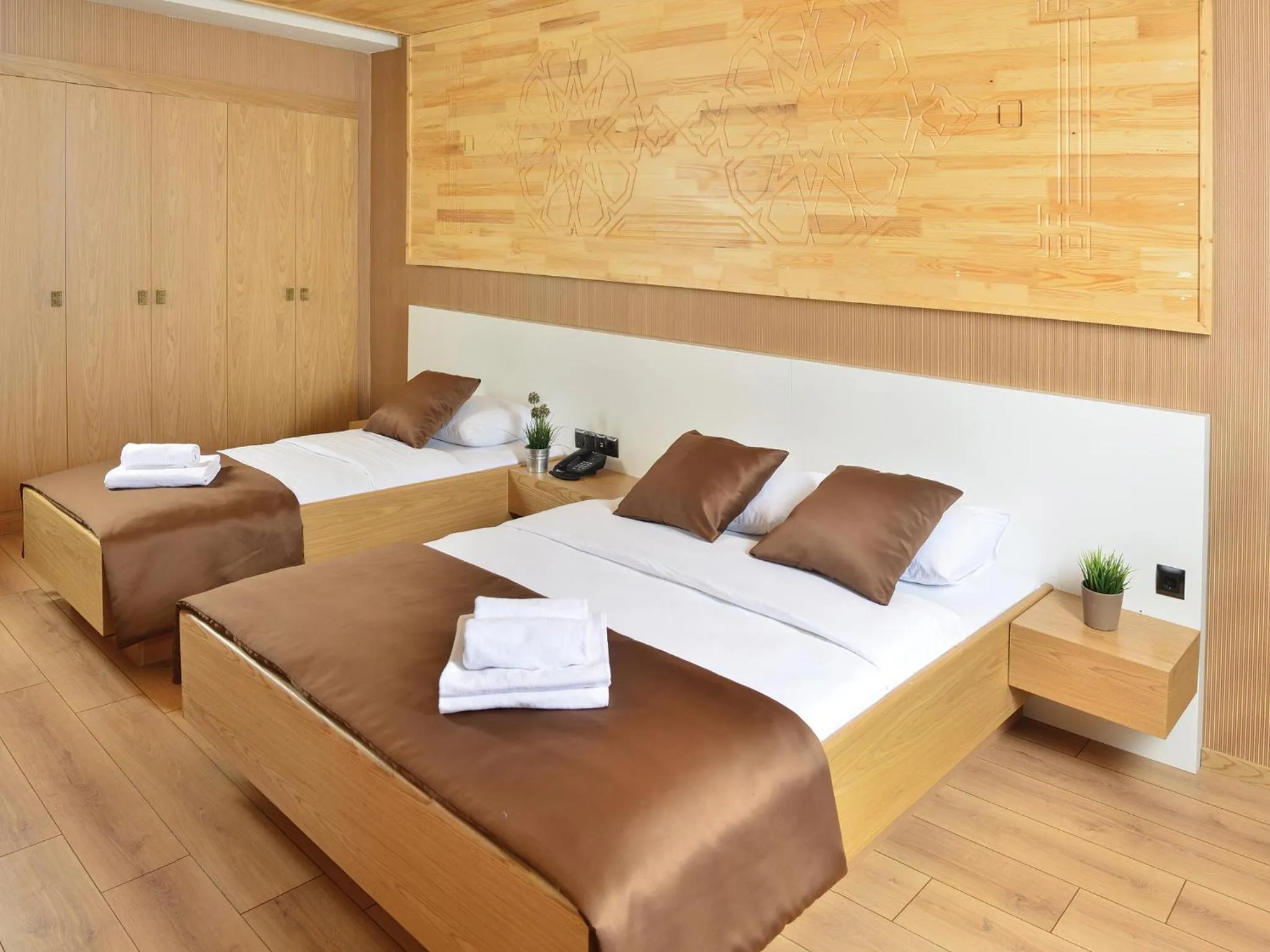 Facade/entrance, Bed in Inanlar Deluxe Hotel & Bungalow