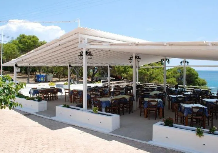 Restaurant/places to eat in Hotel 3 Adelfia