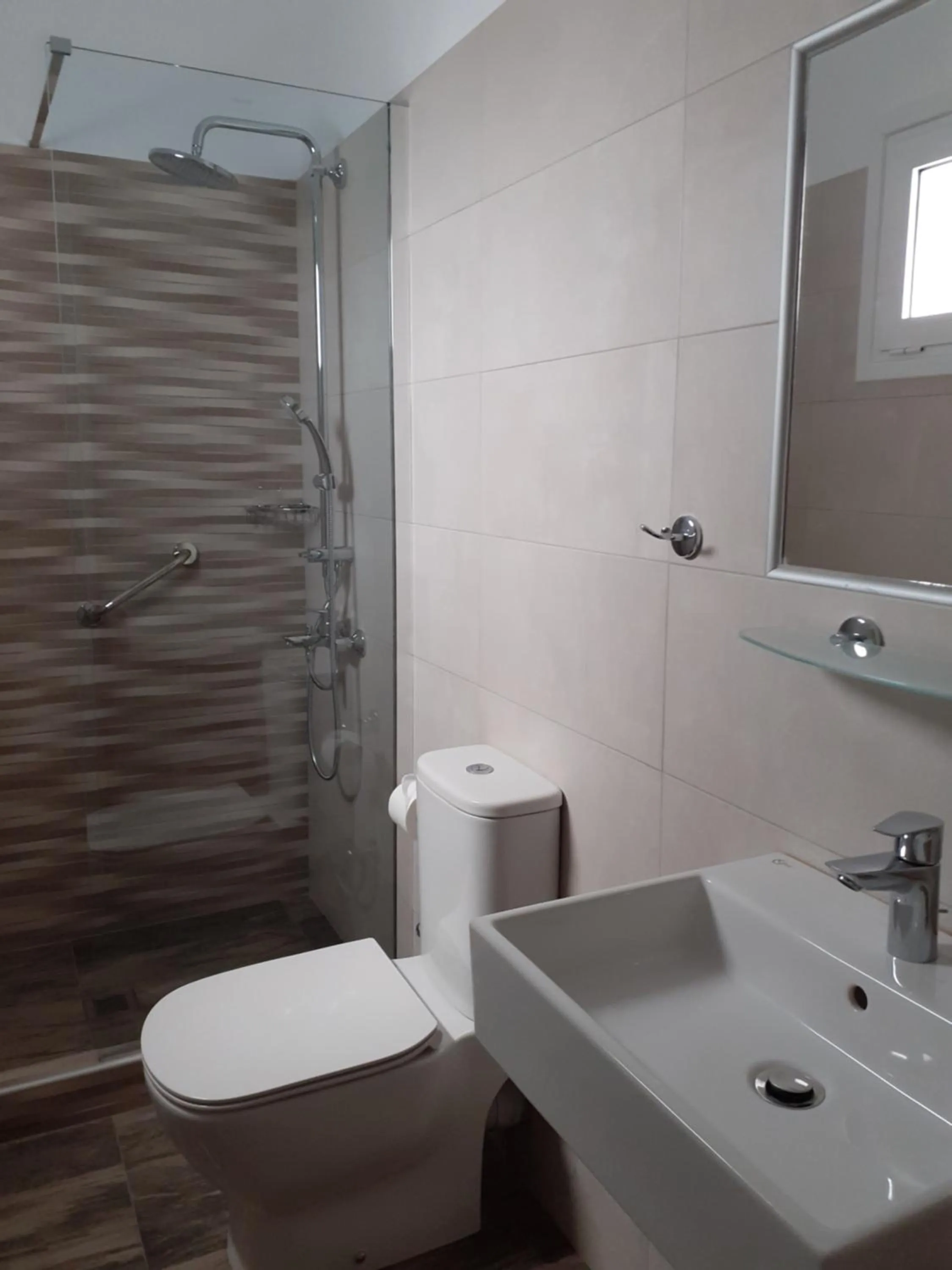 Shower in Hotel 3 Adelfia