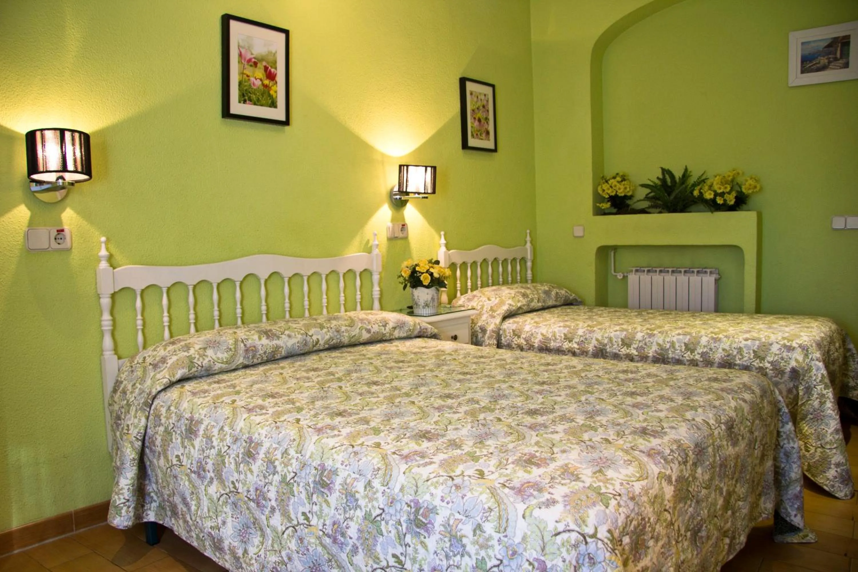 Bed in Hostal Los Alpes