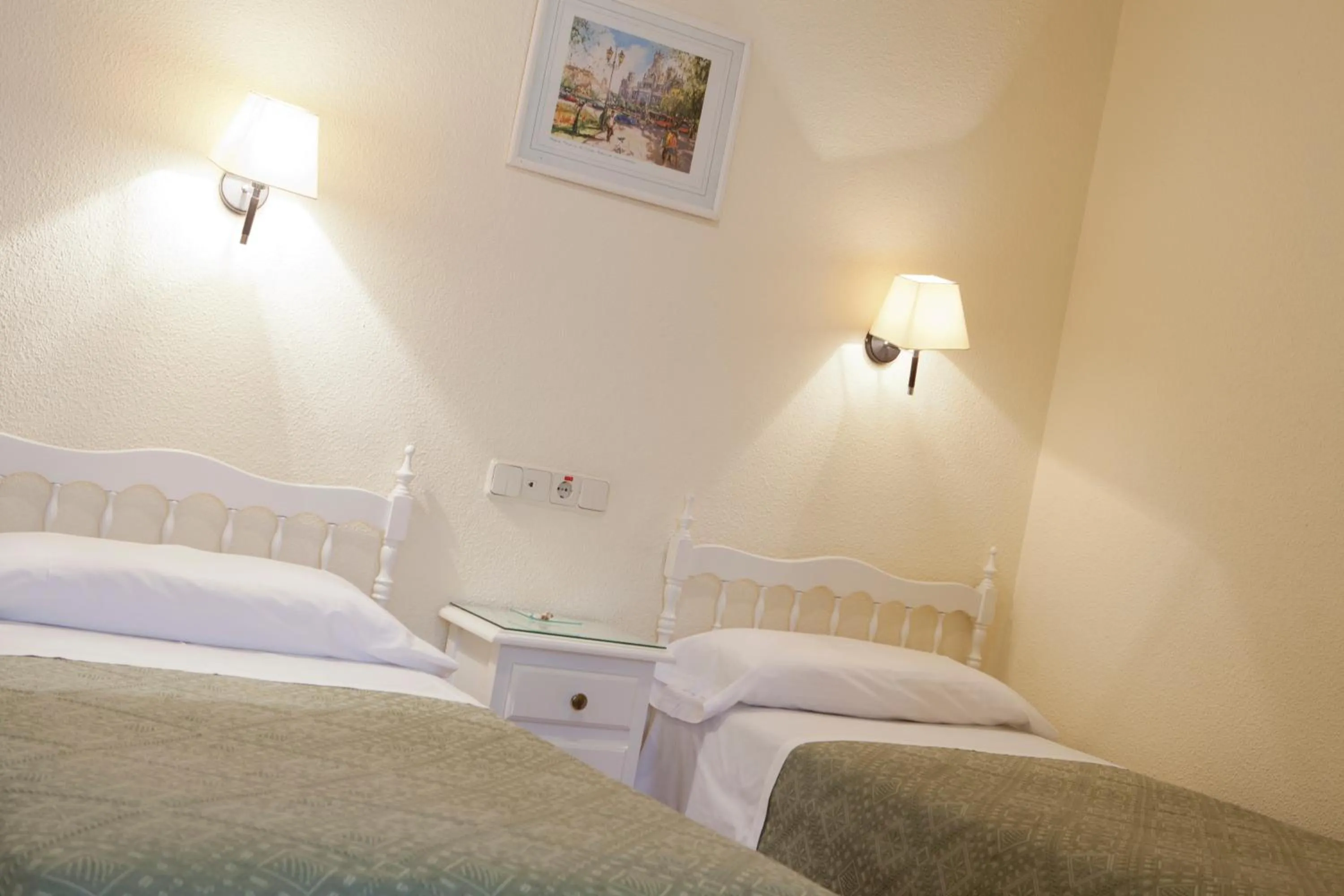 Bed in Hostal Los Alpes