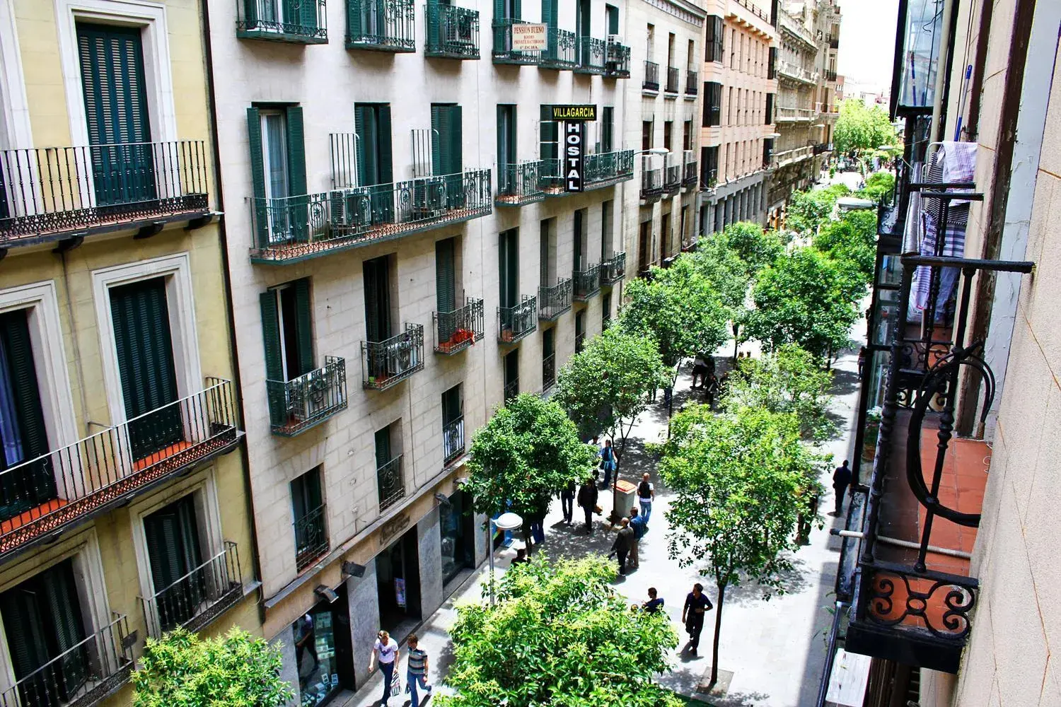 Property building in Hostal Los Alpes Property building in Hostal Los Alpes