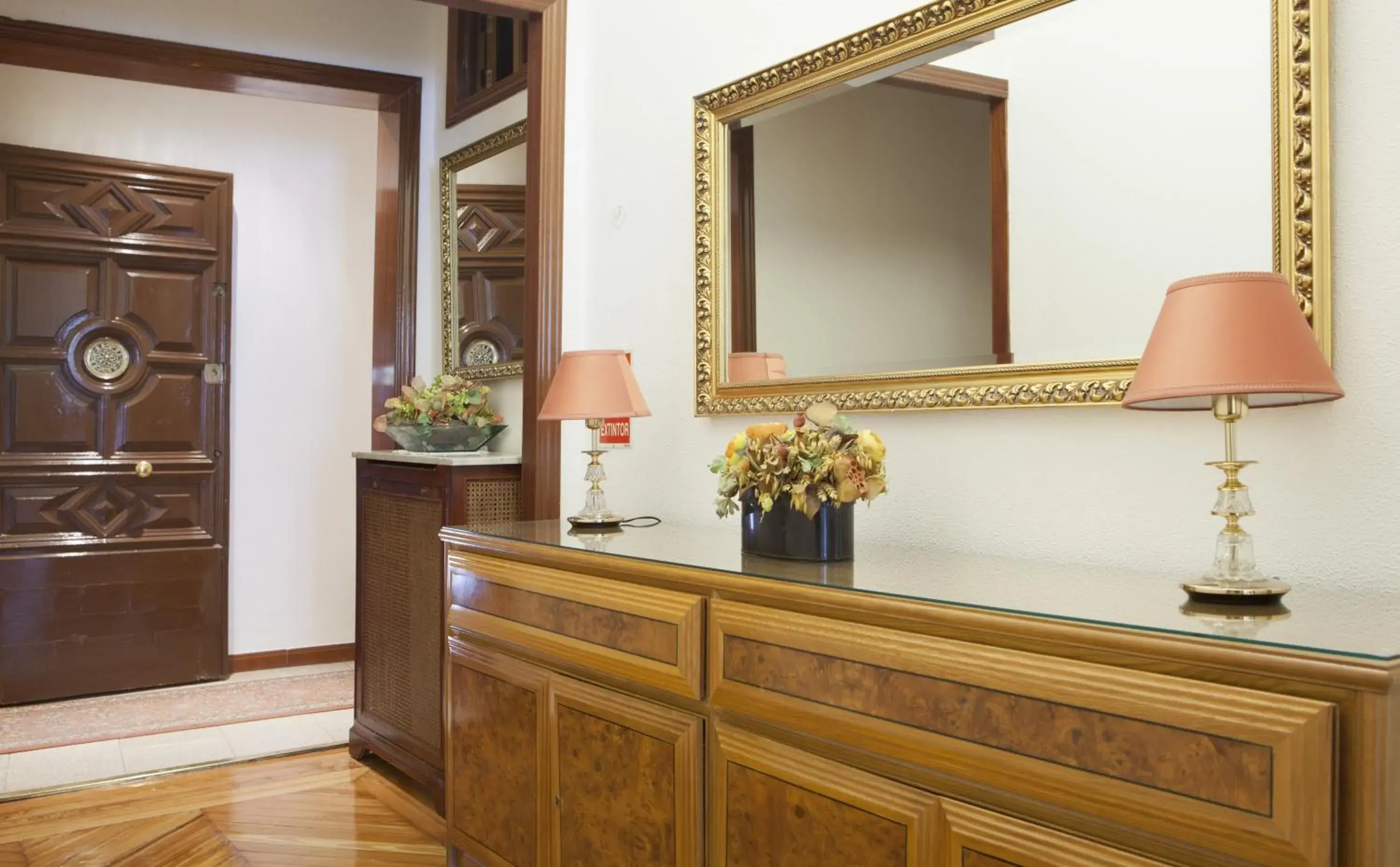 Decorative detail in Hostal Los Alpes Decorative detail in Hostal Los Alpes