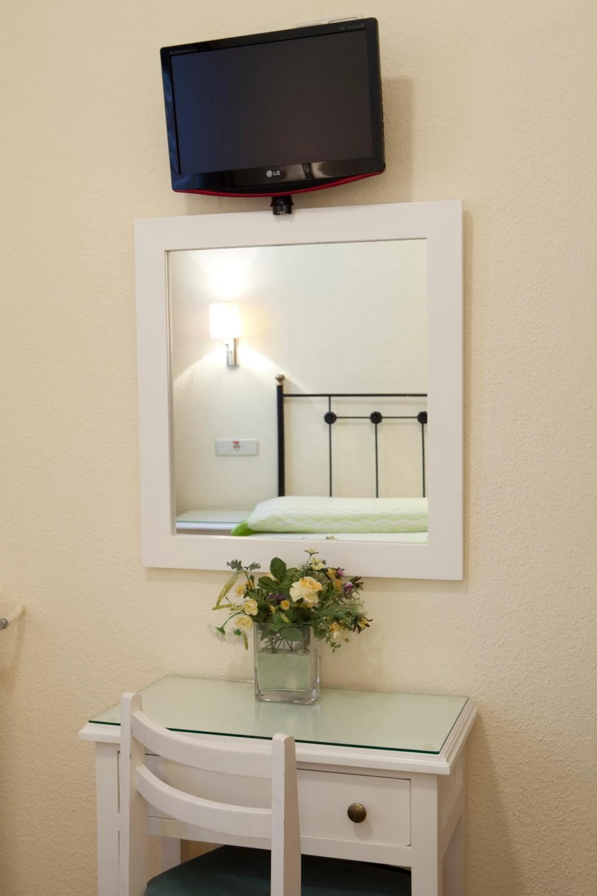 Decorative detail in Hostal Los Alpes