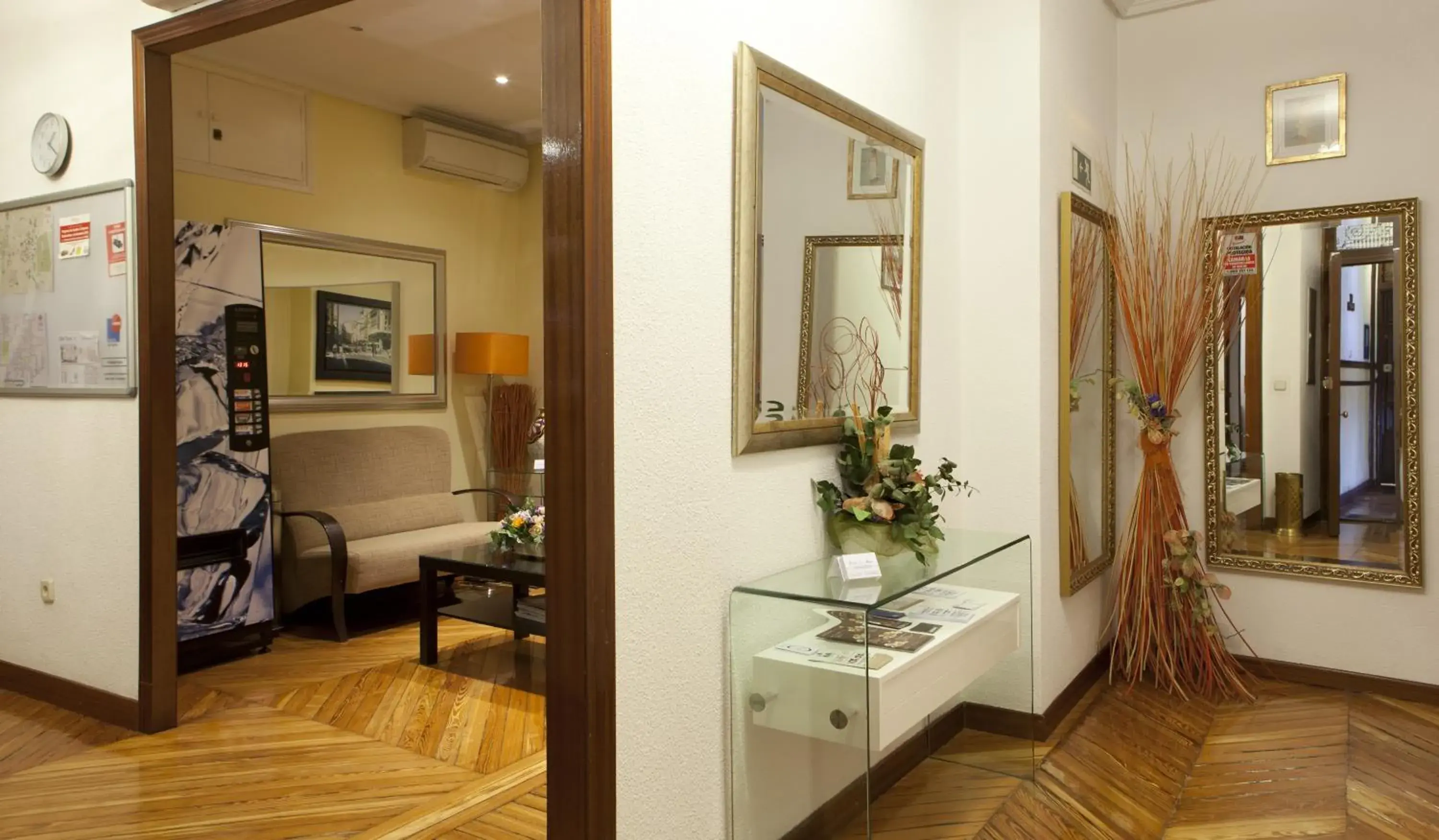 Lobby or reception in Hostal Los Alpes Lobby or reception in Hostal Los Alpes