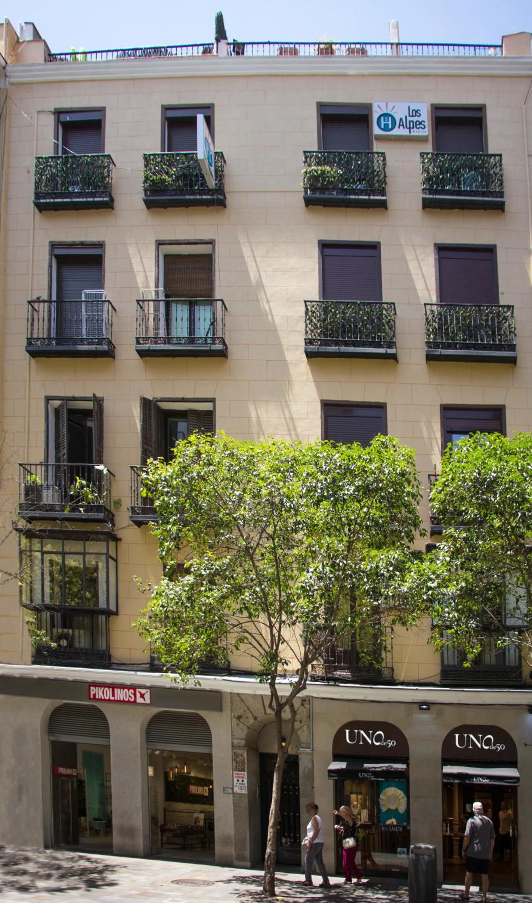 Property building in Hostal Los Alpes