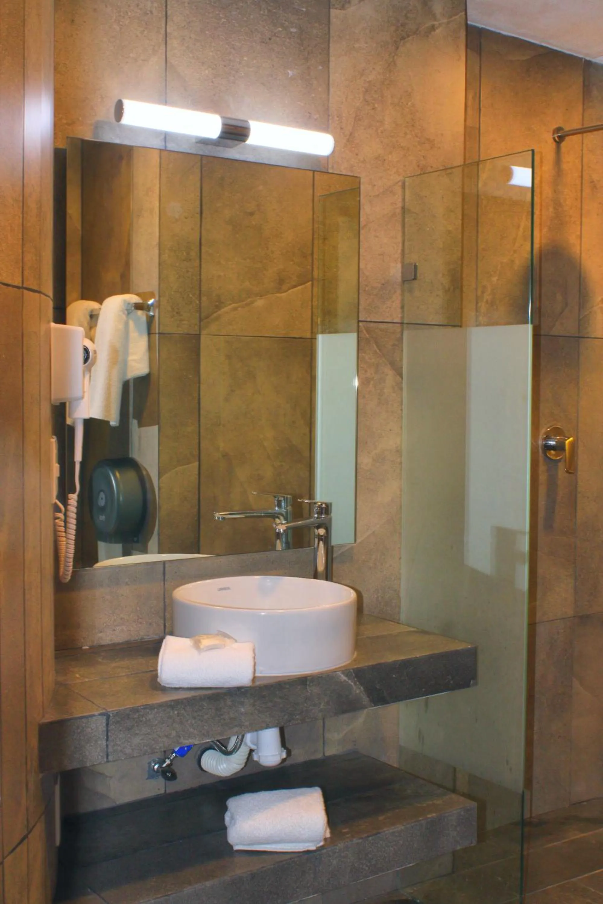 Shower in Hotel Star