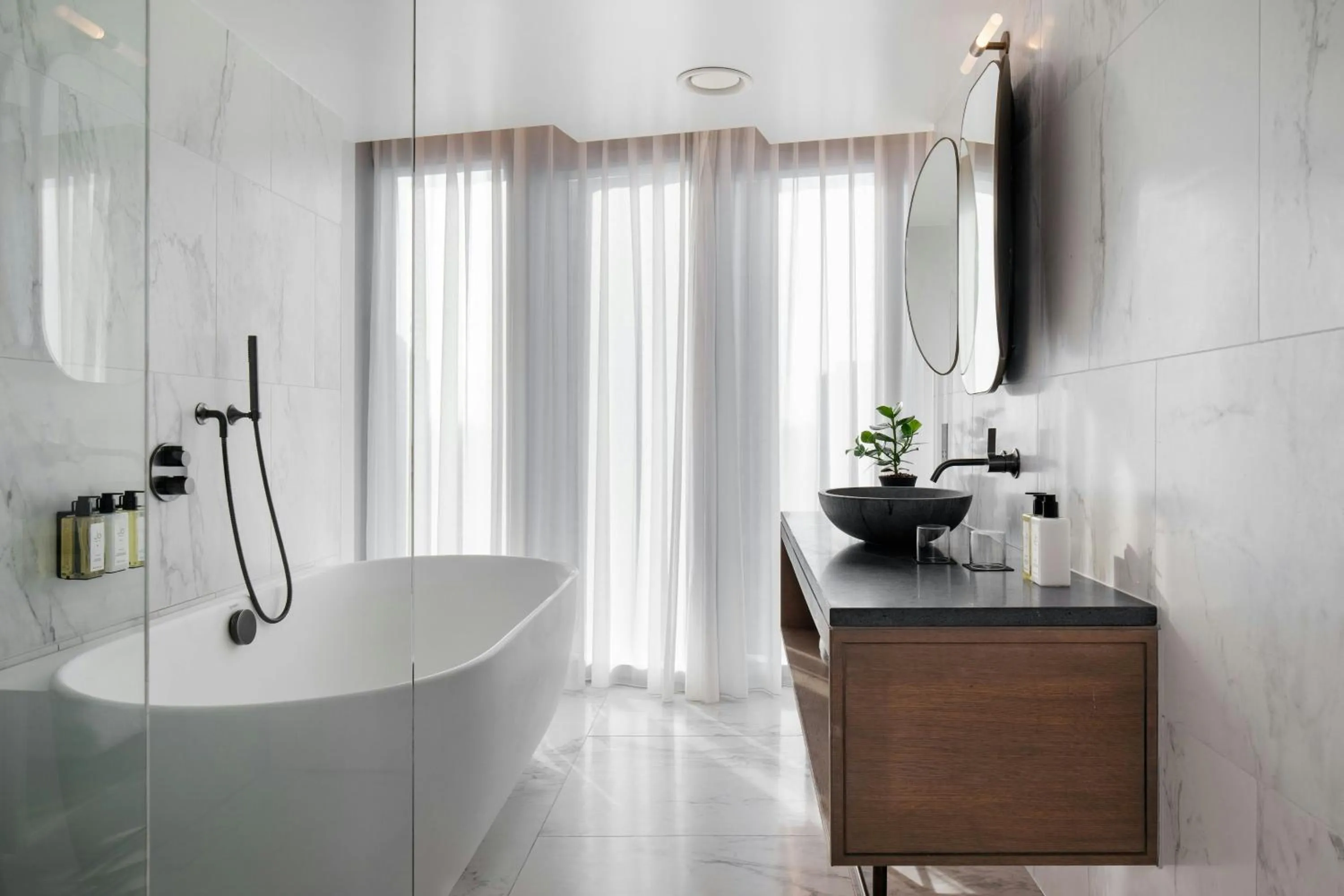 Bathroom in The Stratford, Autograph Collection