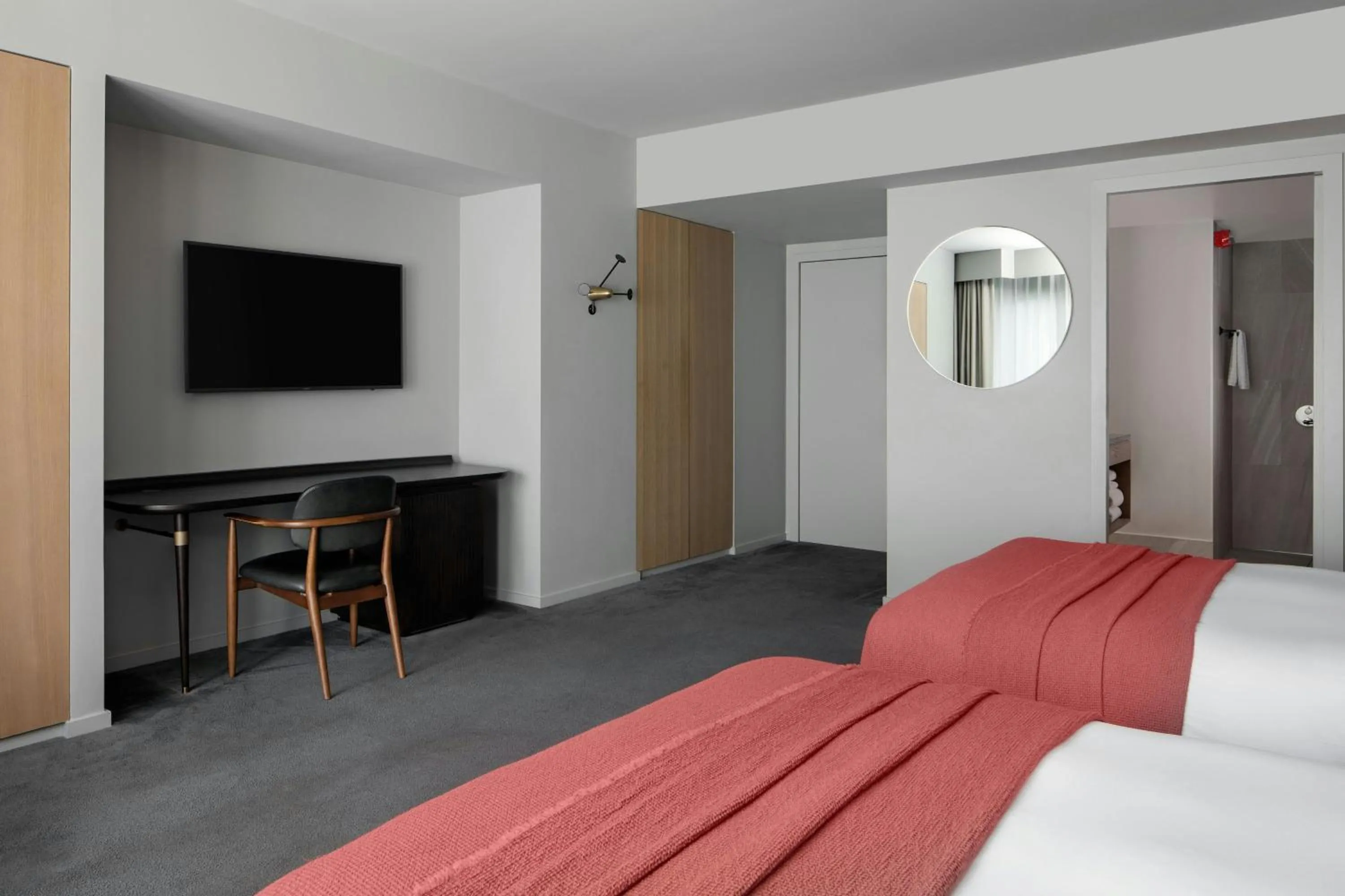 Photo of the whole room, Bed in The Stratford, Autograph Collection