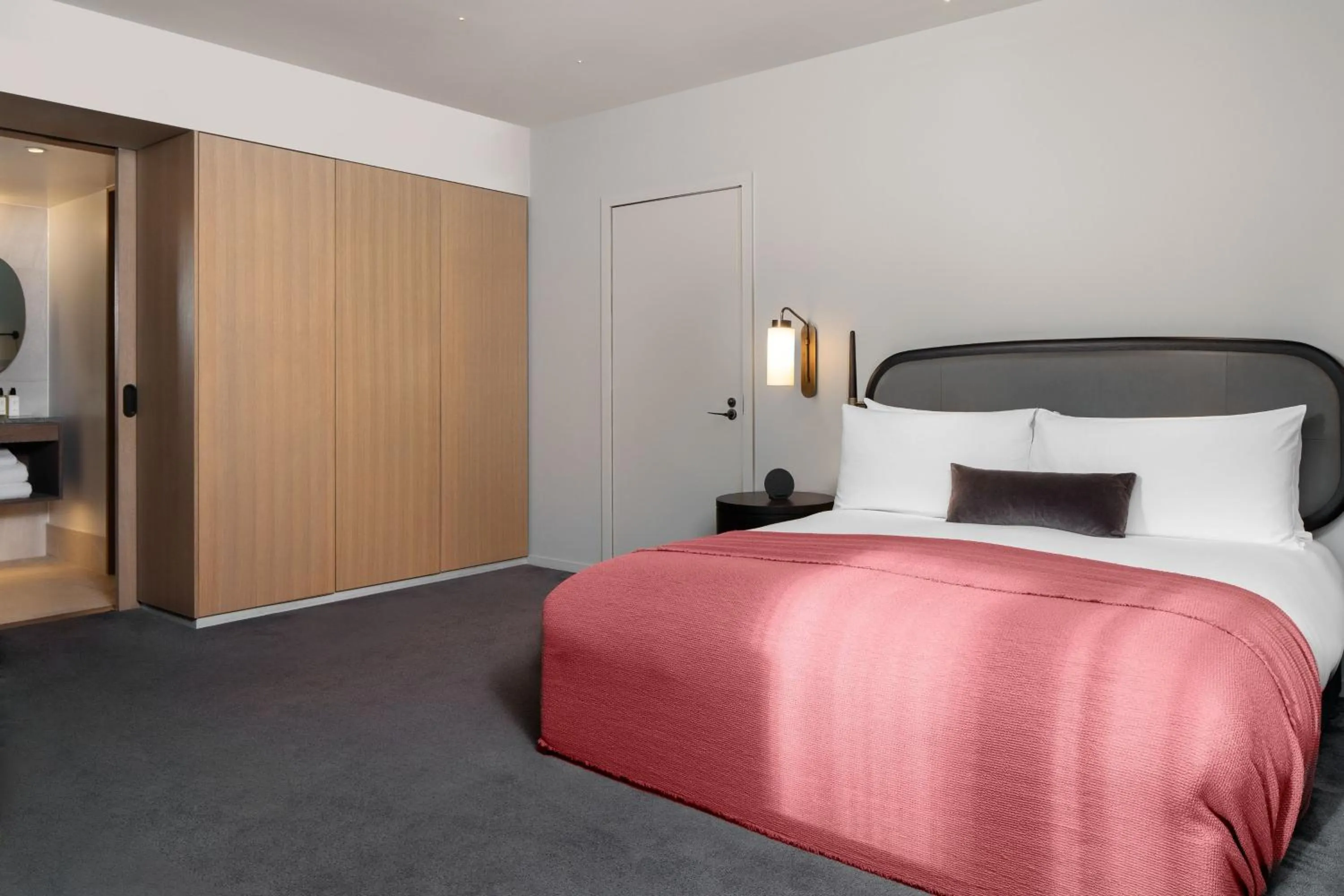 Photo of the whole room, Bed in The Stratford, Autograph Collection