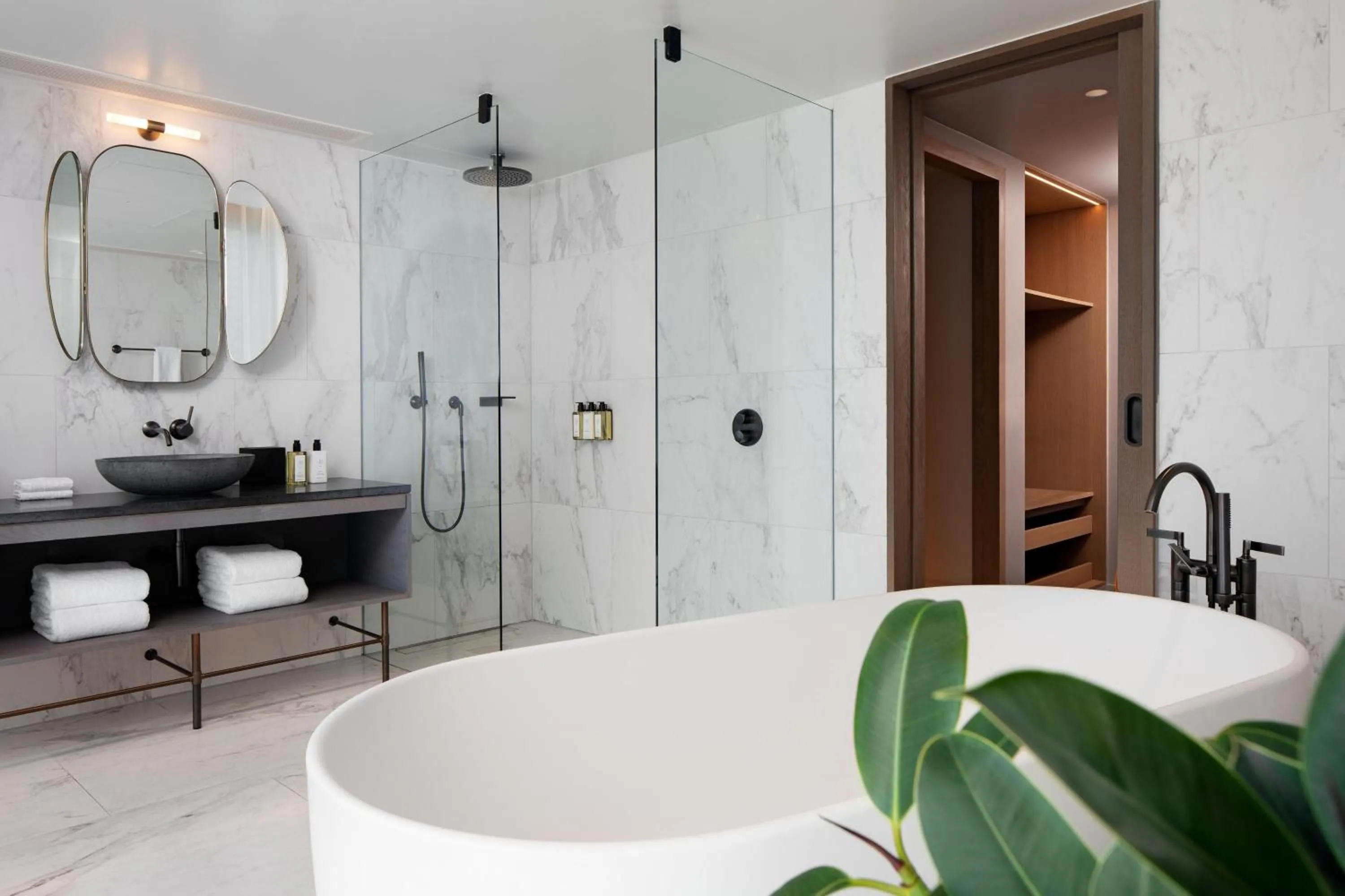 Bathroom in The Stratford, Autograph Collection