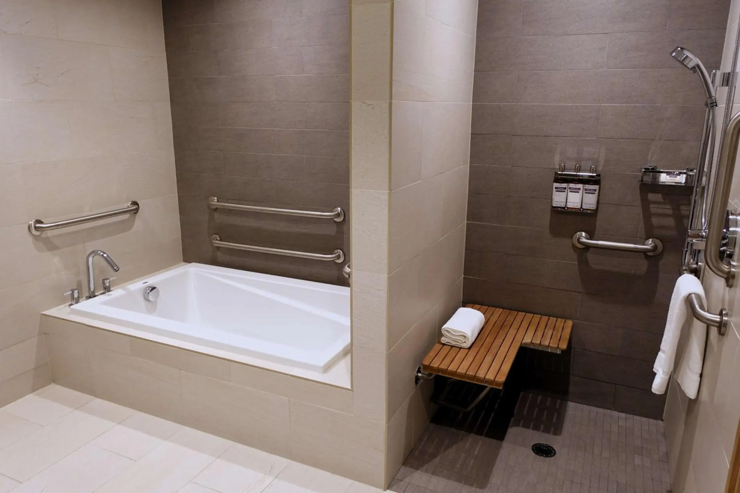 Bathroom in Hyatt Regency Seattle Bathroom in Hyatt Regency Seattle