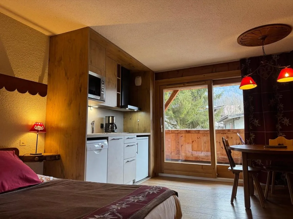 Photo of the whole room in Residence Hôtelière La Renardiere