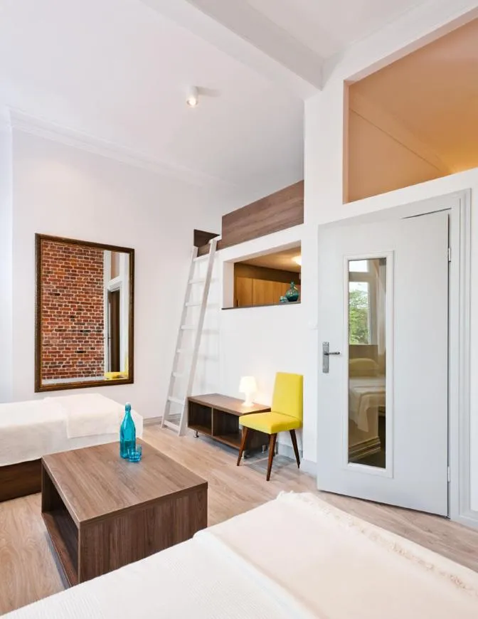 Photo of the whole room, Bed in MoHo S