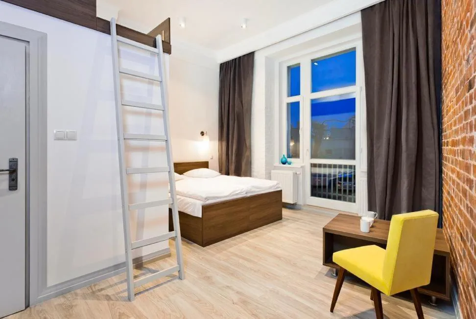 Photo of the whole room, Bed in MoHo S