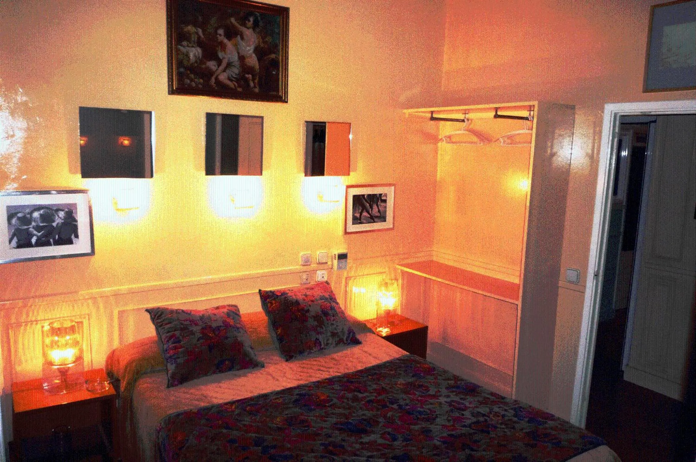 Bed in Hostal La Fontana