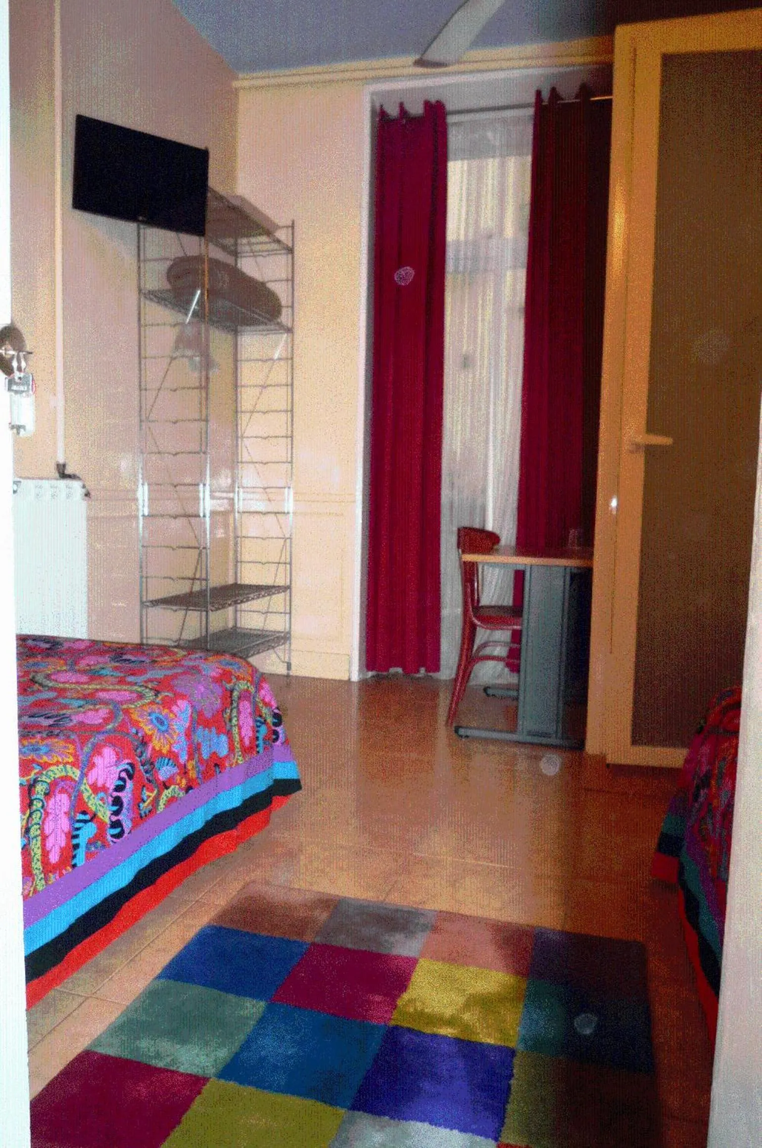 Photo of the whole room in Hostal La Fontana