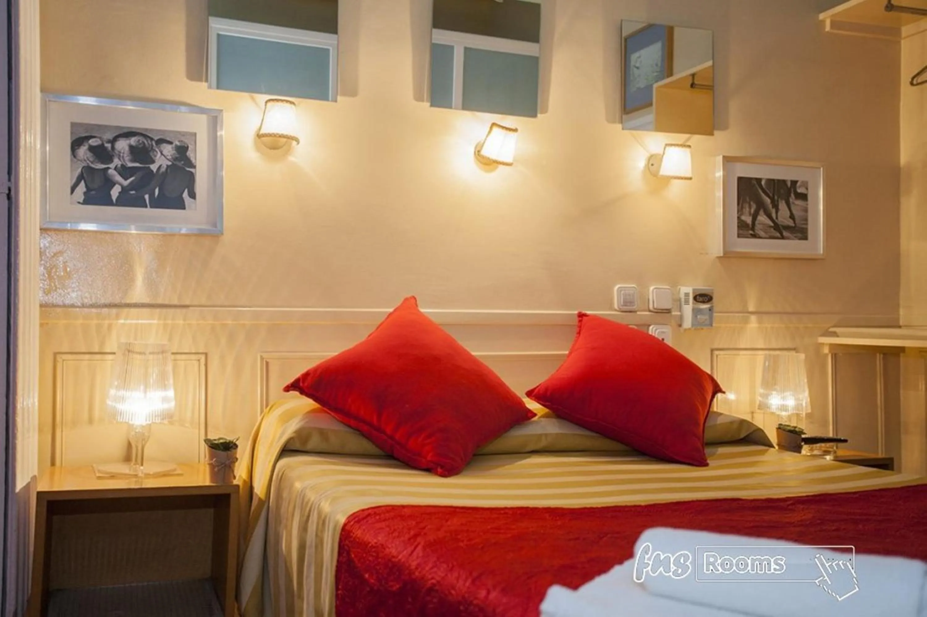 Bed in Hostal La Fontana