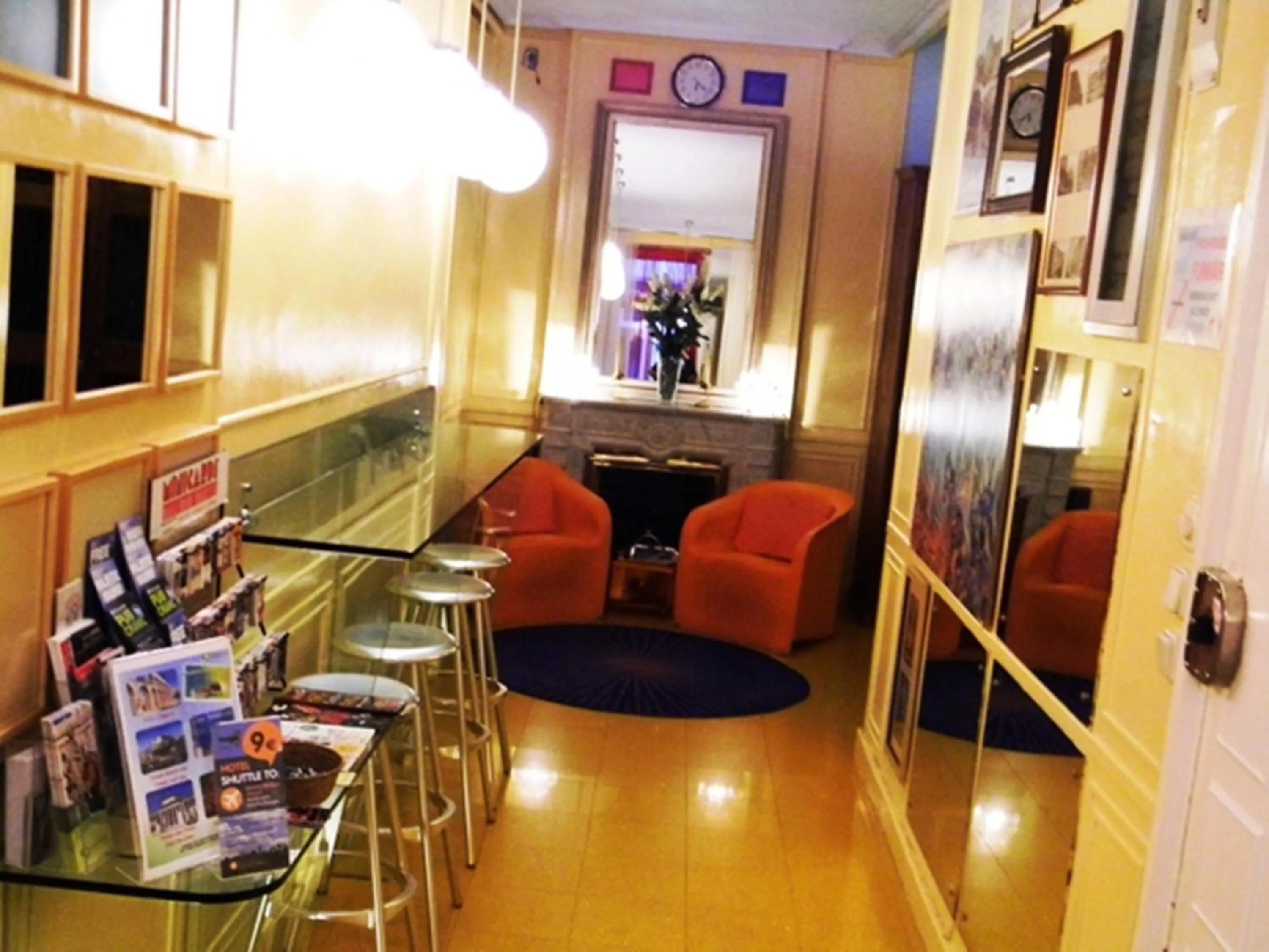 Lobby or reception in Hostal La Fontana