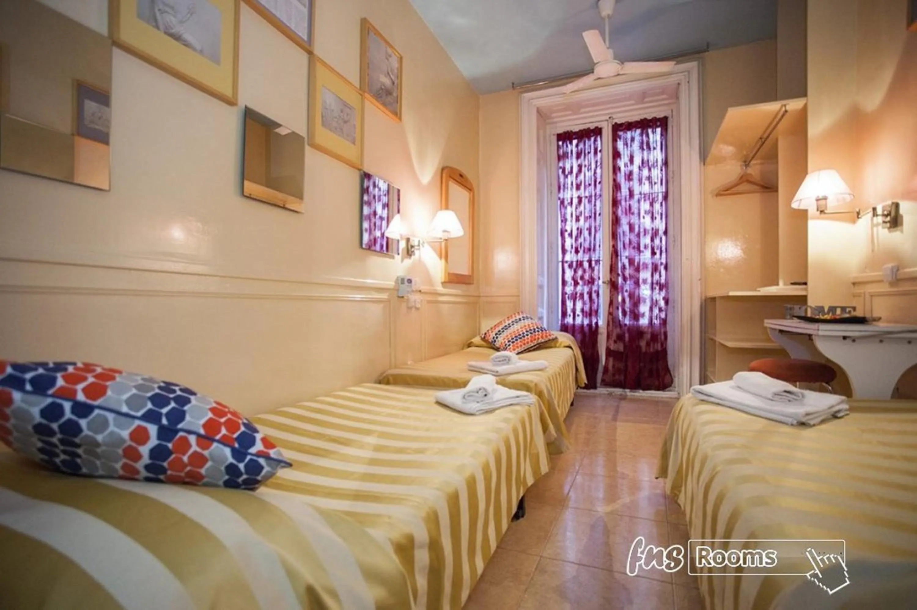 Photo of the whole room, Bed in Hostal La Fontana