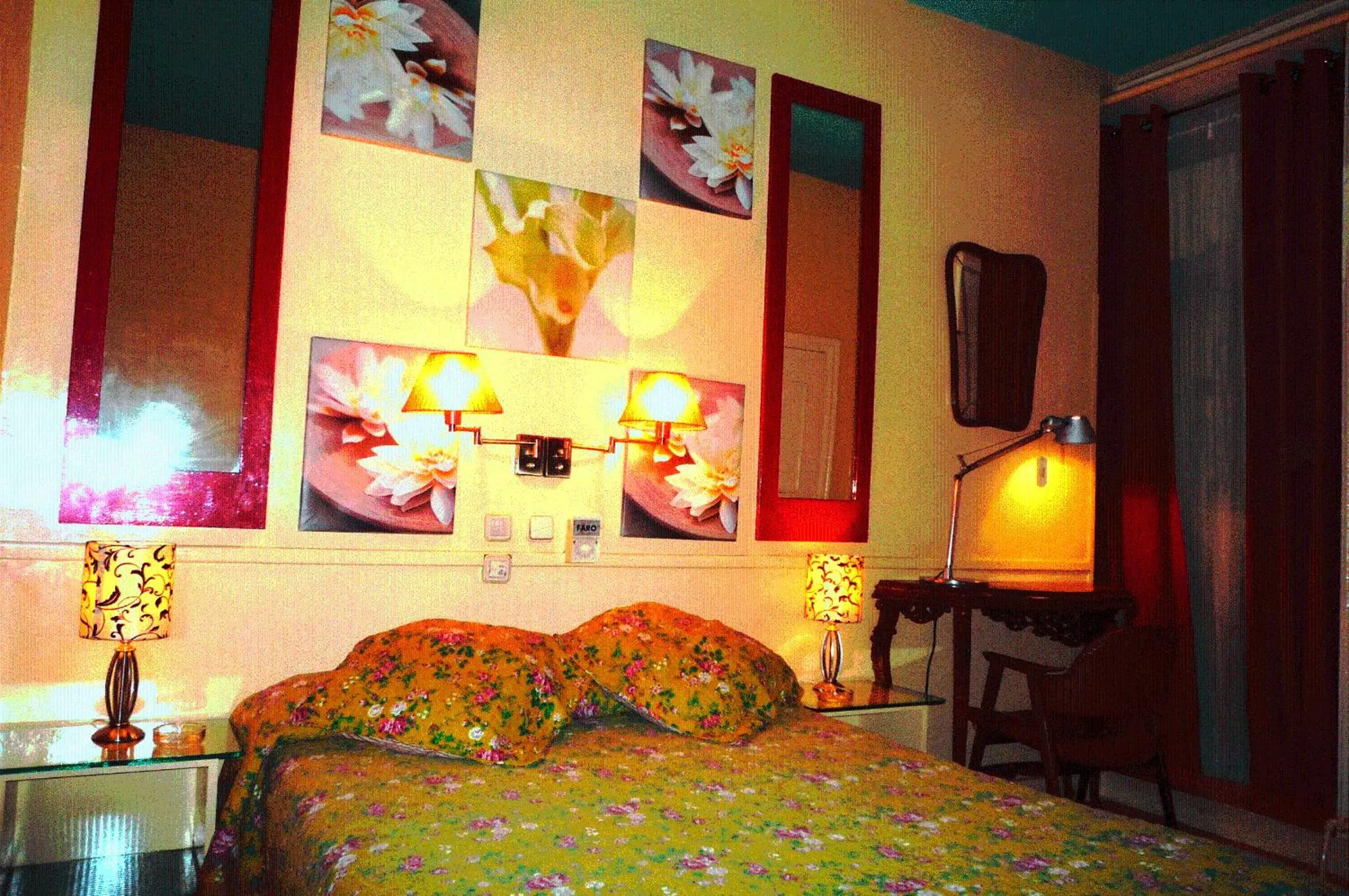 Bed in Hostal La Fontana