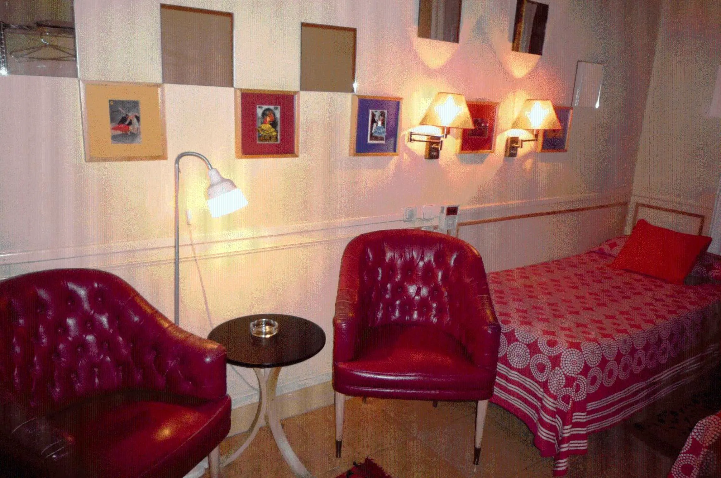 Photo of the whole room, Bed in Hostal La Fontana