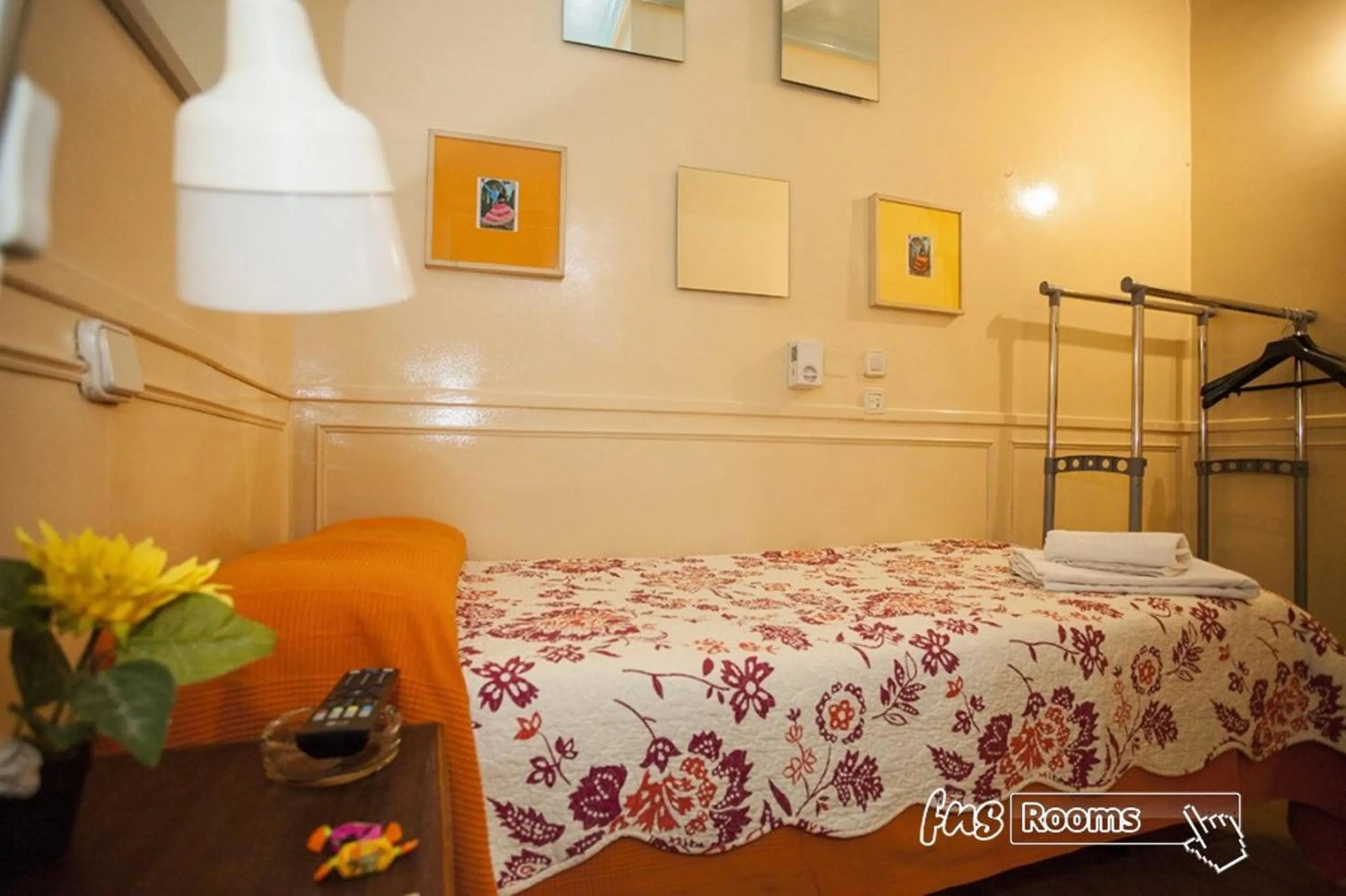 Bed in Hostal La Fontana