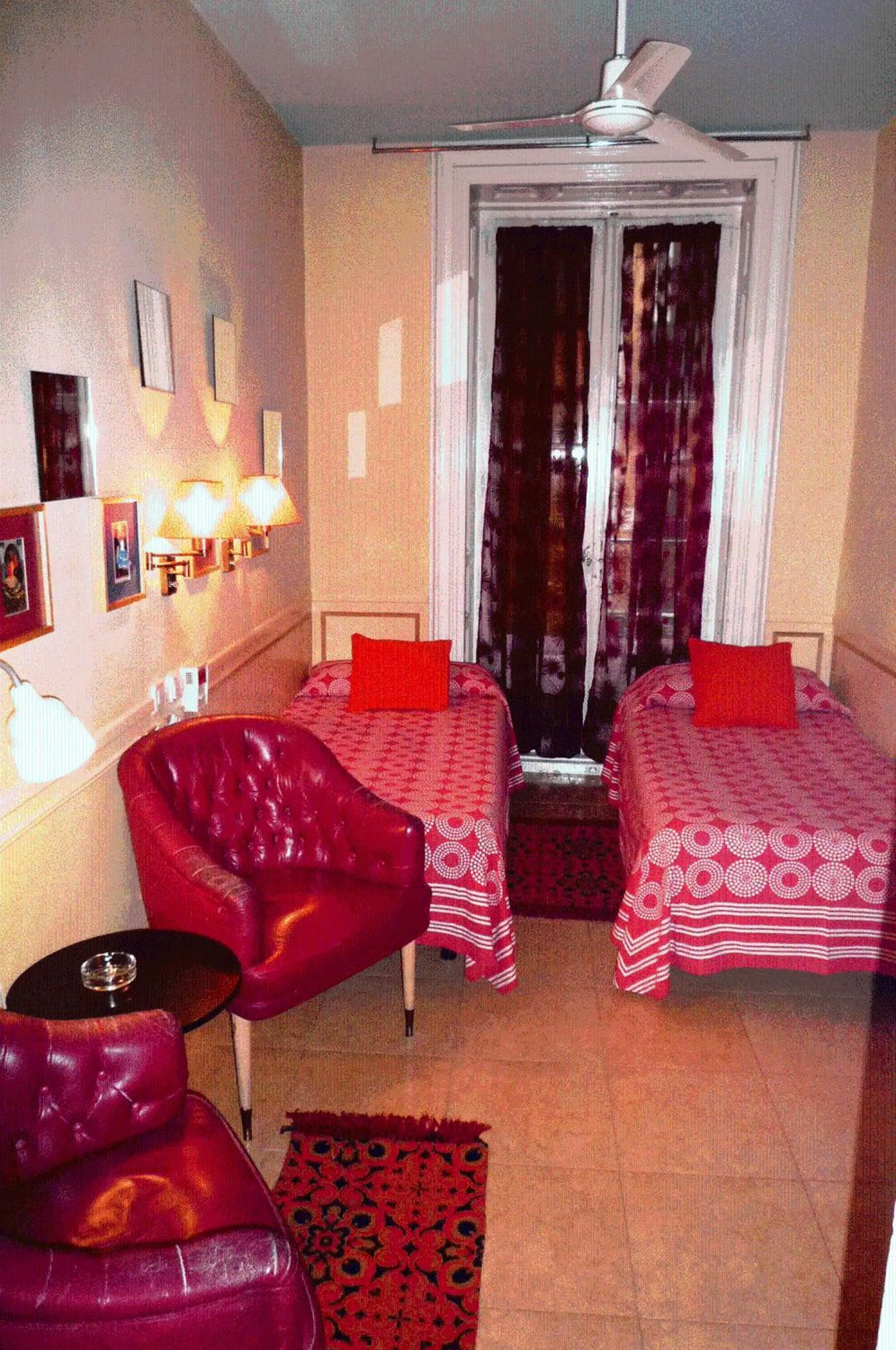 Photo of the whole room, Bed in Hostal La Fontana