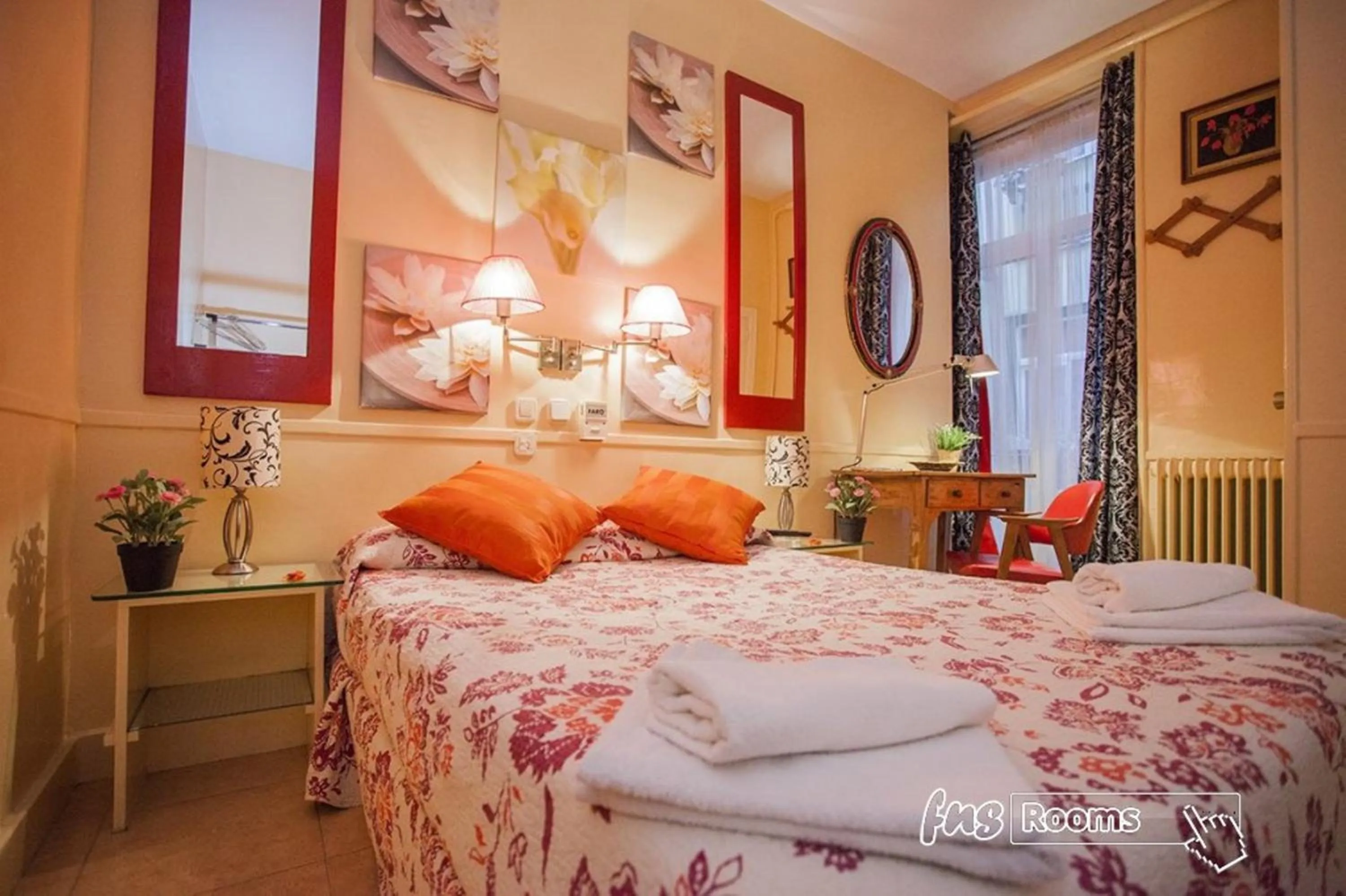 Photo of the whole room, Bed in Hostal La Fontana