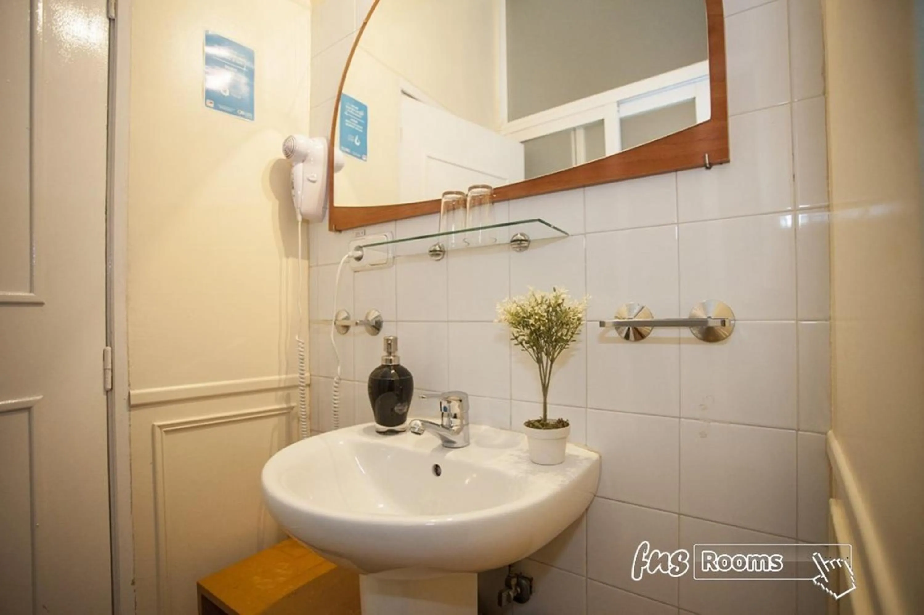 Bathroom in Hostal La Fontana