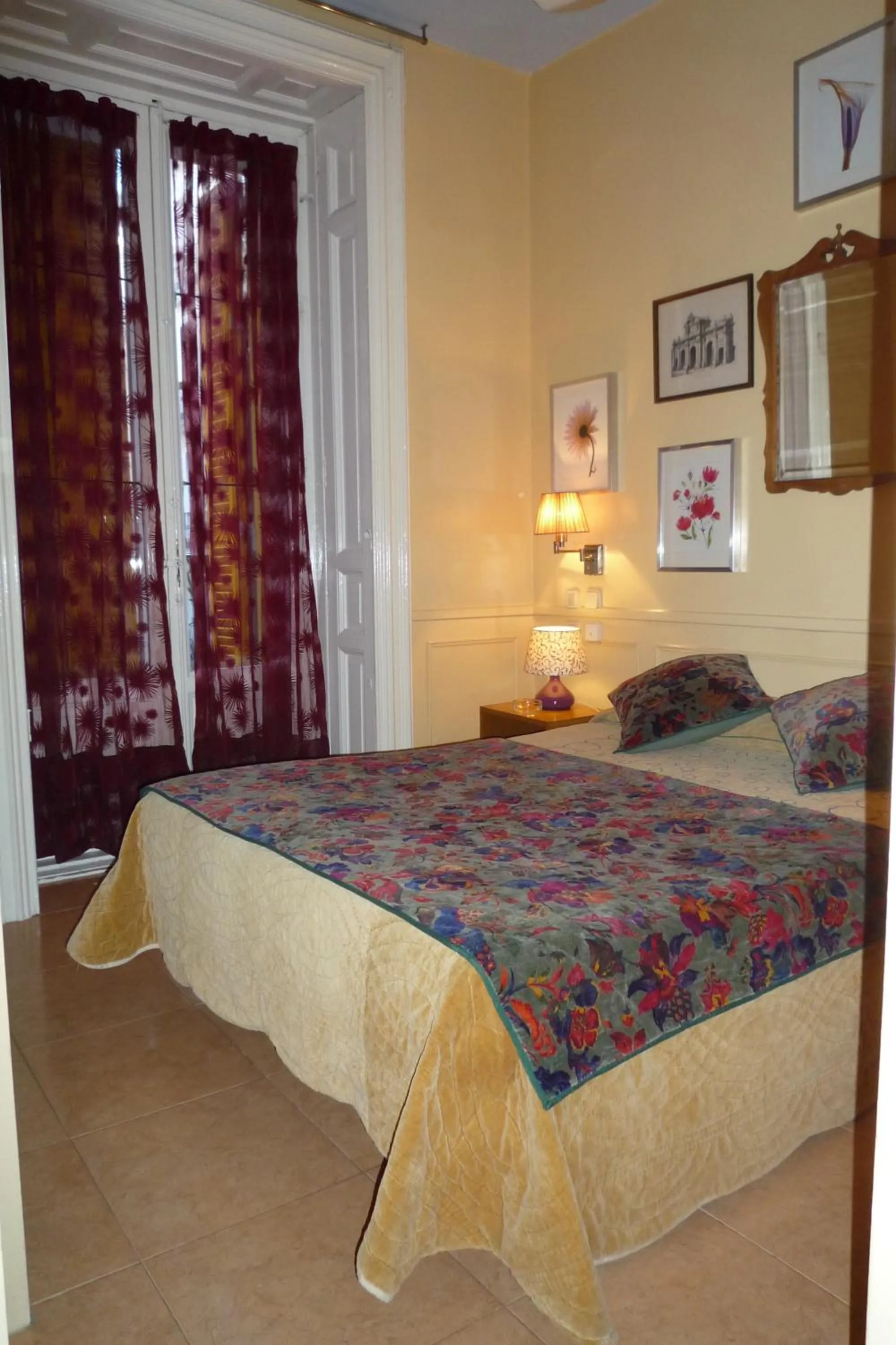 Bed in Hostal La Fontana