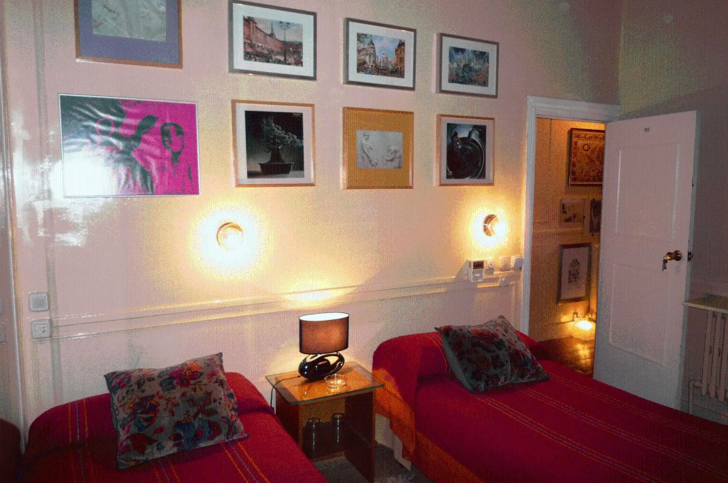 Photo of the whole room, Bed in Hostal La Fontana