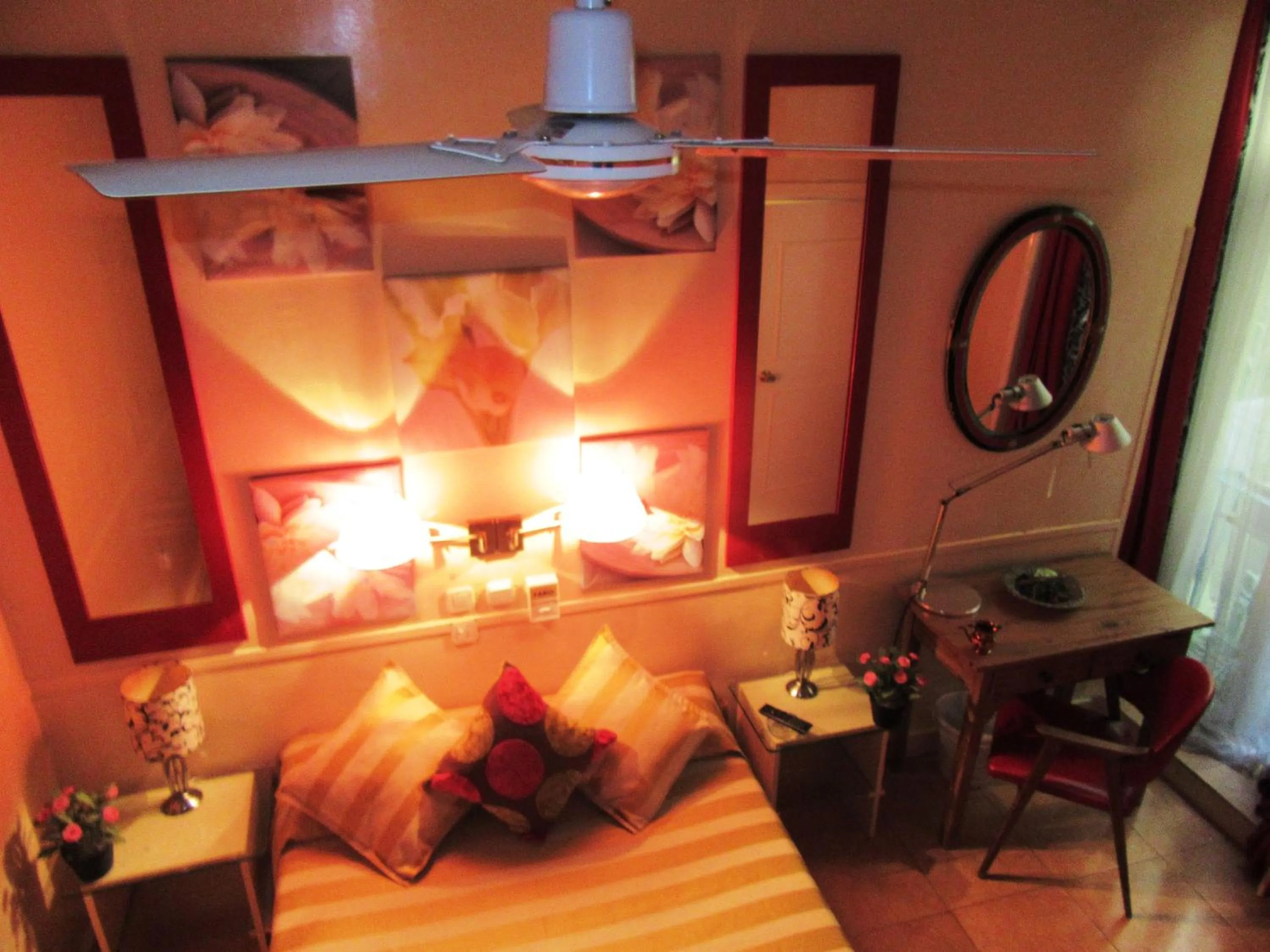 Photo of the whole room, Bed in Hostal La Fontana